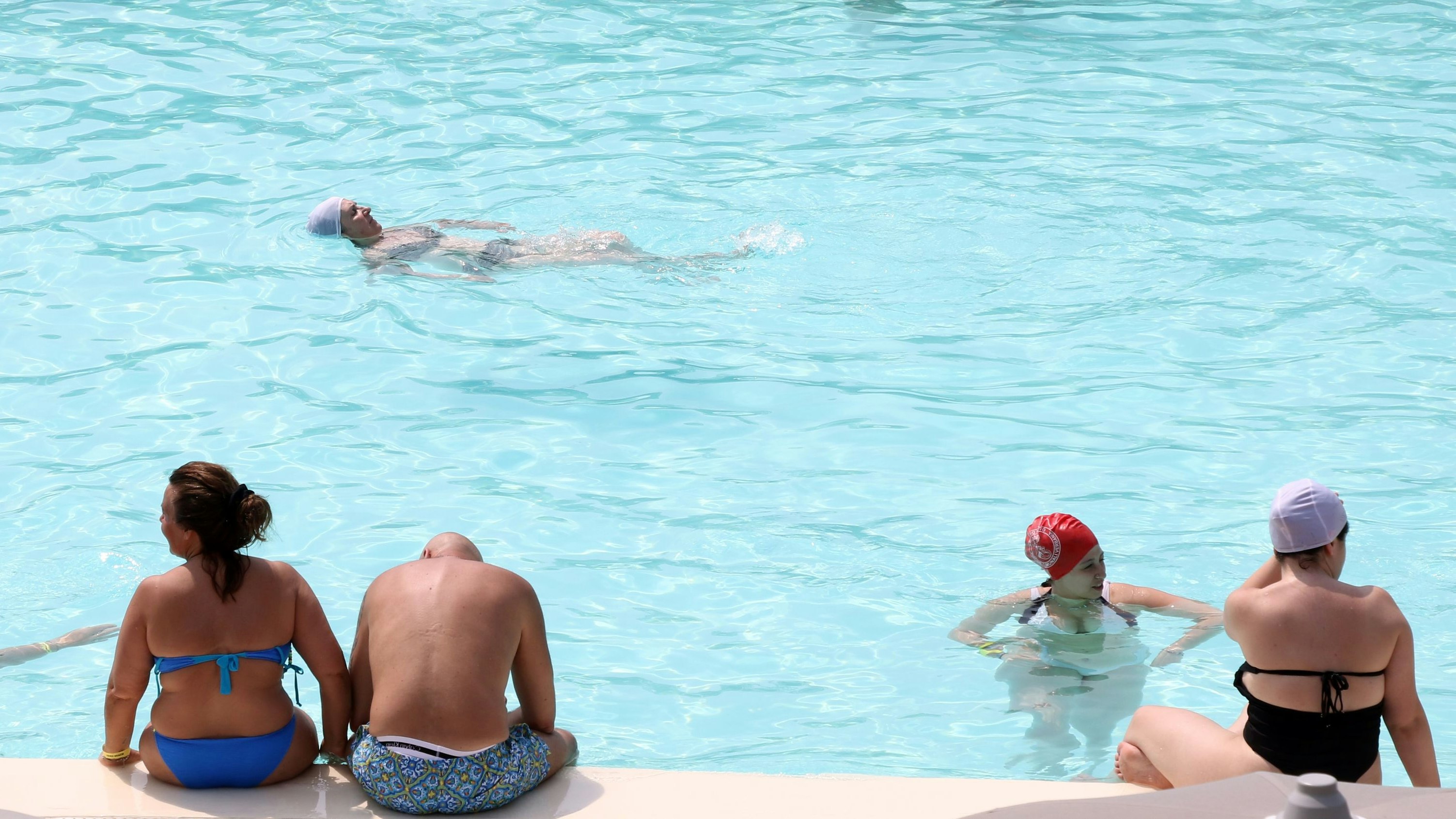 Heute.at - Trotz Extrem-Hitze – Freibad lässt nur 40 Menschen rein