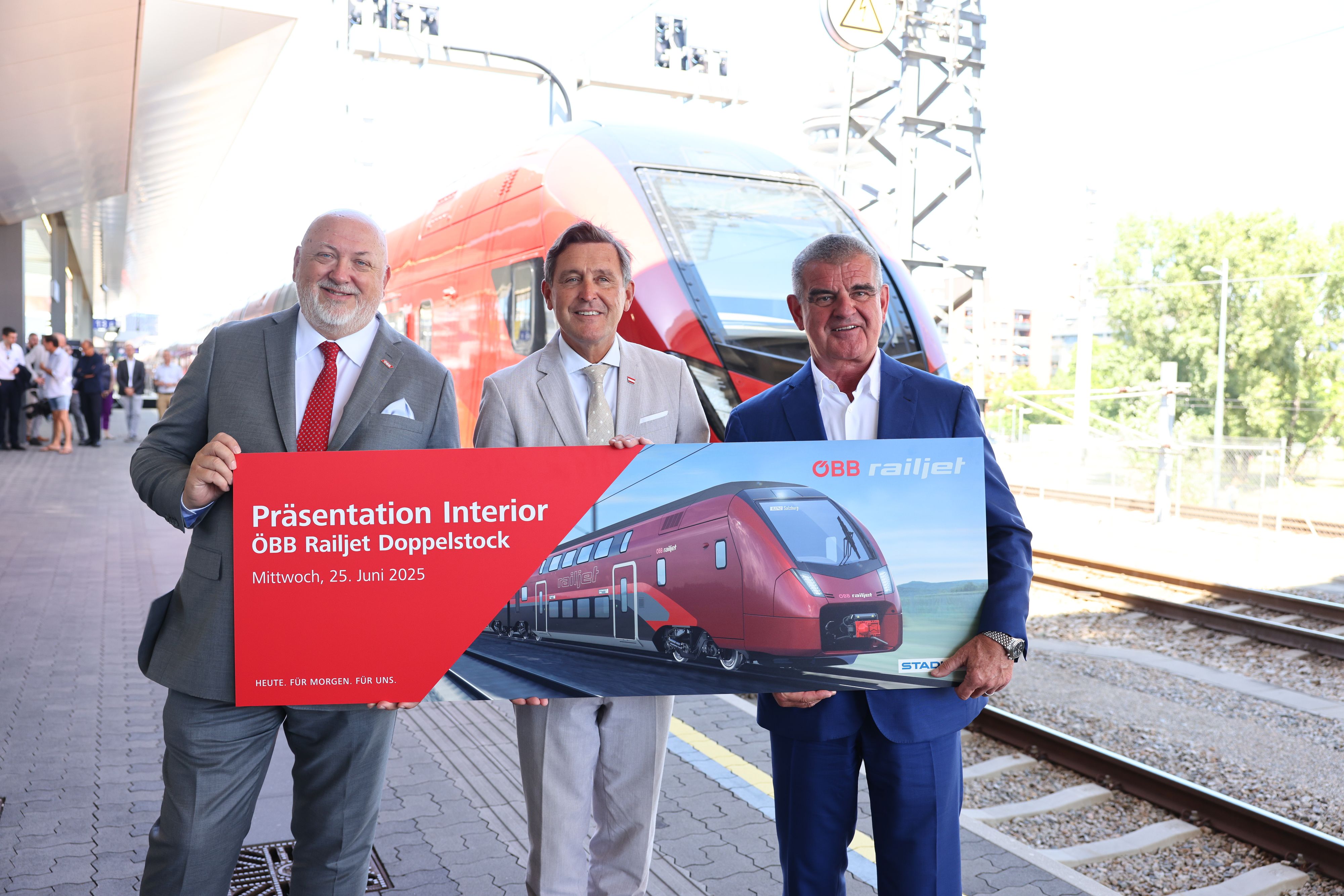 ÖBB-Chef Andreas Matthä, Minister Peter Hanke, Stadler-Verwaltungsratspräsident Peter Spuhler (v.l.)