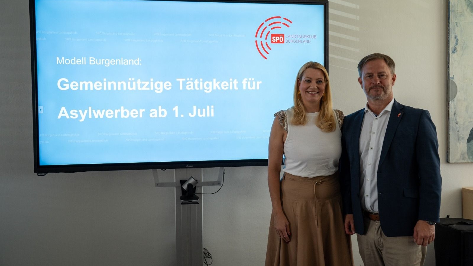 Landesrätin Daniela Winkler und SPÖ-Klubobmann Roland Fürst präsentieren das "Modell Burgenland". 