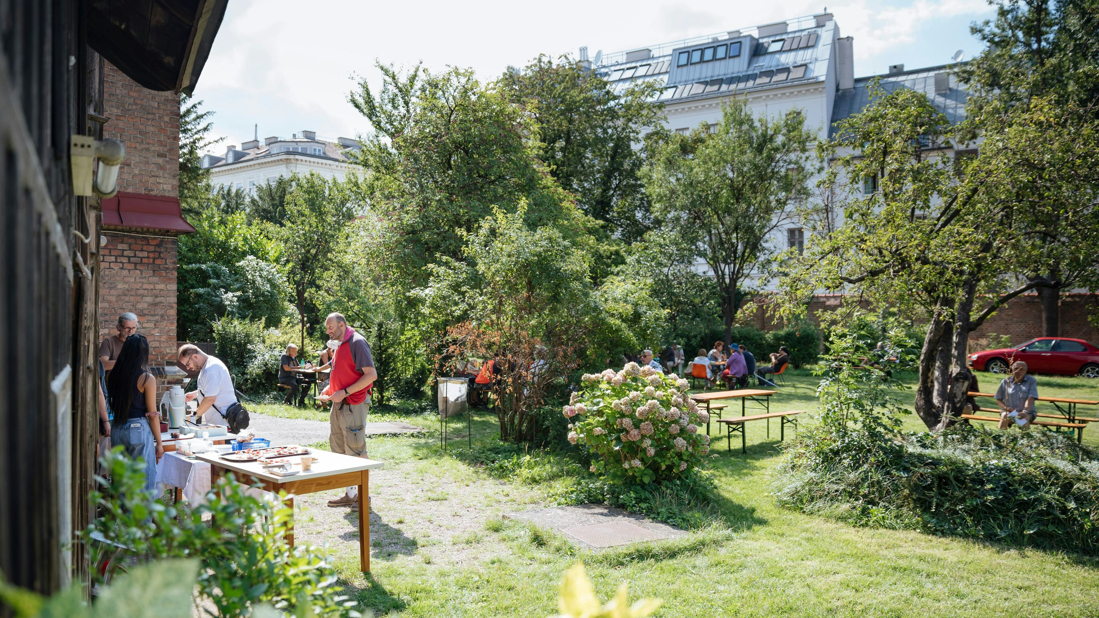 Heute.at - Mega-Hitze in Wien – Zuflucht in Pfarrgärten