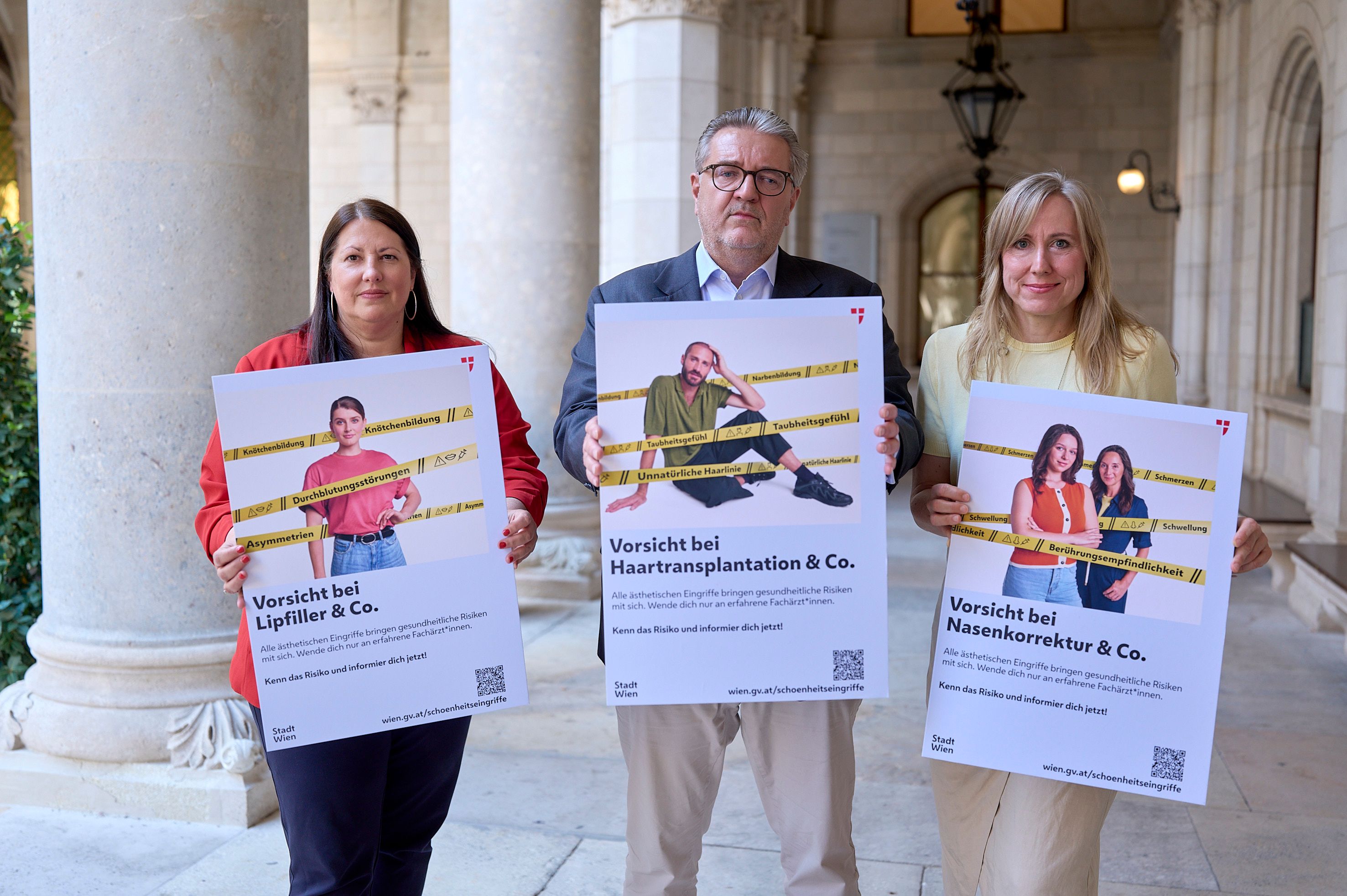 Vizebürgermeisterin Kathrin Gaál, Gesundheitsstadtrat Peter Hacker und Projektleiterin Daniela Thurner (re.) präsentieren die neue Kampagne der Stadt Wien zu Risiken ästhetischer Eingriffe.