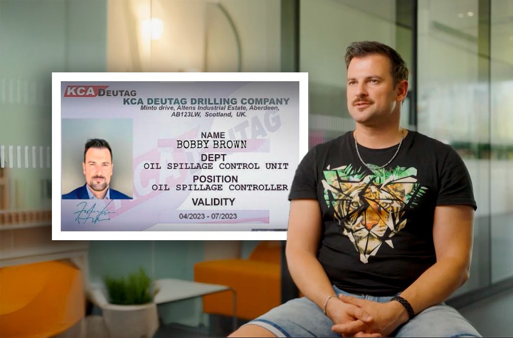 Rechts der echte: Sigi Fink; daneben ein gefälschter Ausweis des Betrügers.