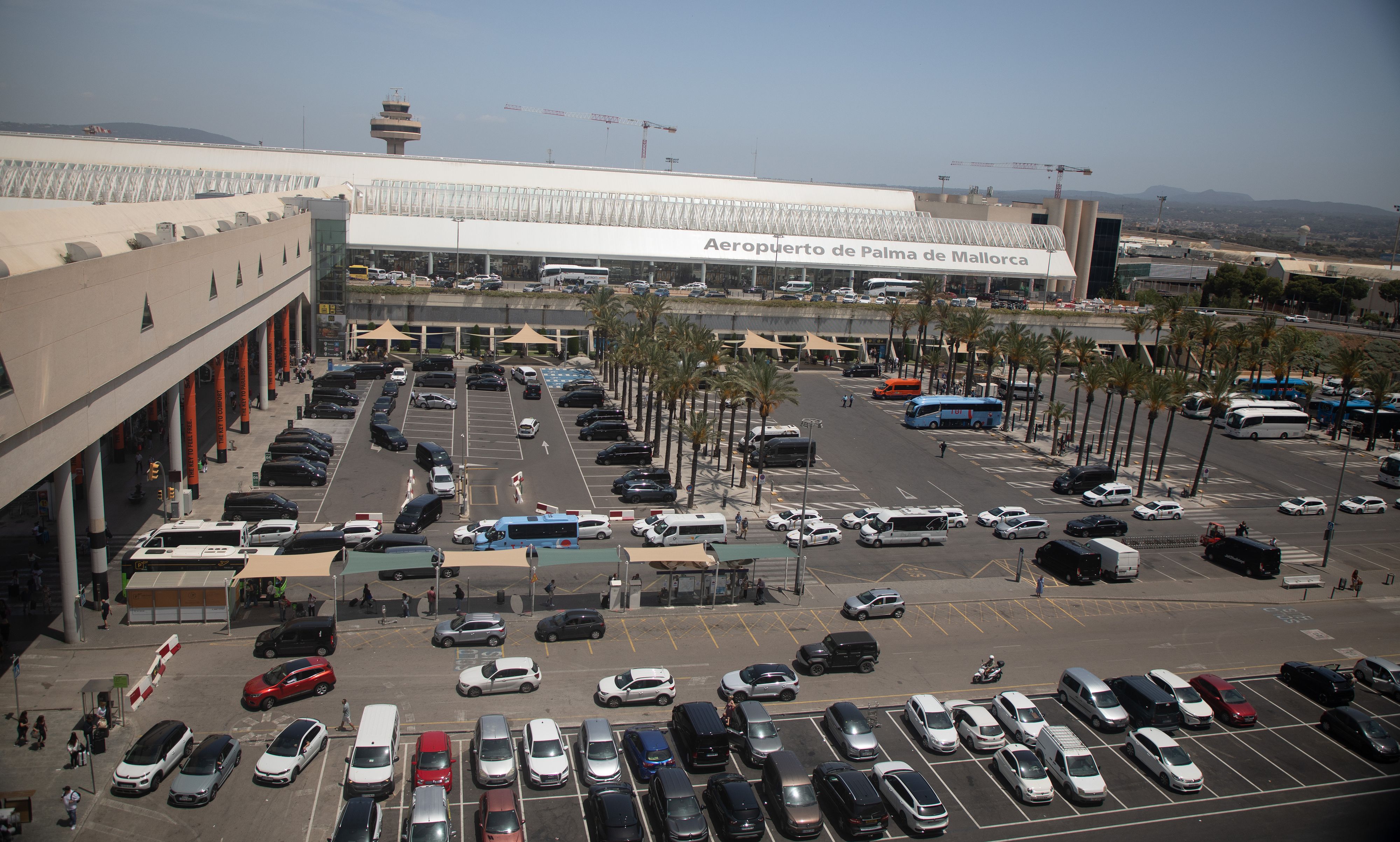 Laut Flughafenmitarbeiter sei es ein «Wunder», dass es keine Verletzten gab. Die schlechten Arbeitsbedingungen vor Ort standen somit wieder einmal in der Kritik.