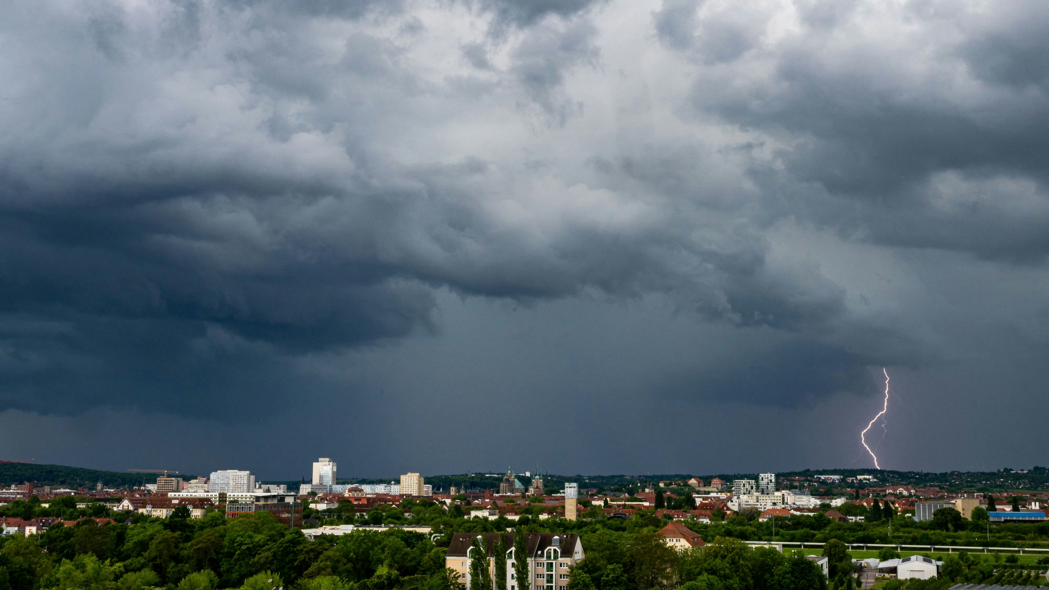 Heute.at - Warnstufe Rot! Unwetter-Walze rollt auf Österreich zu