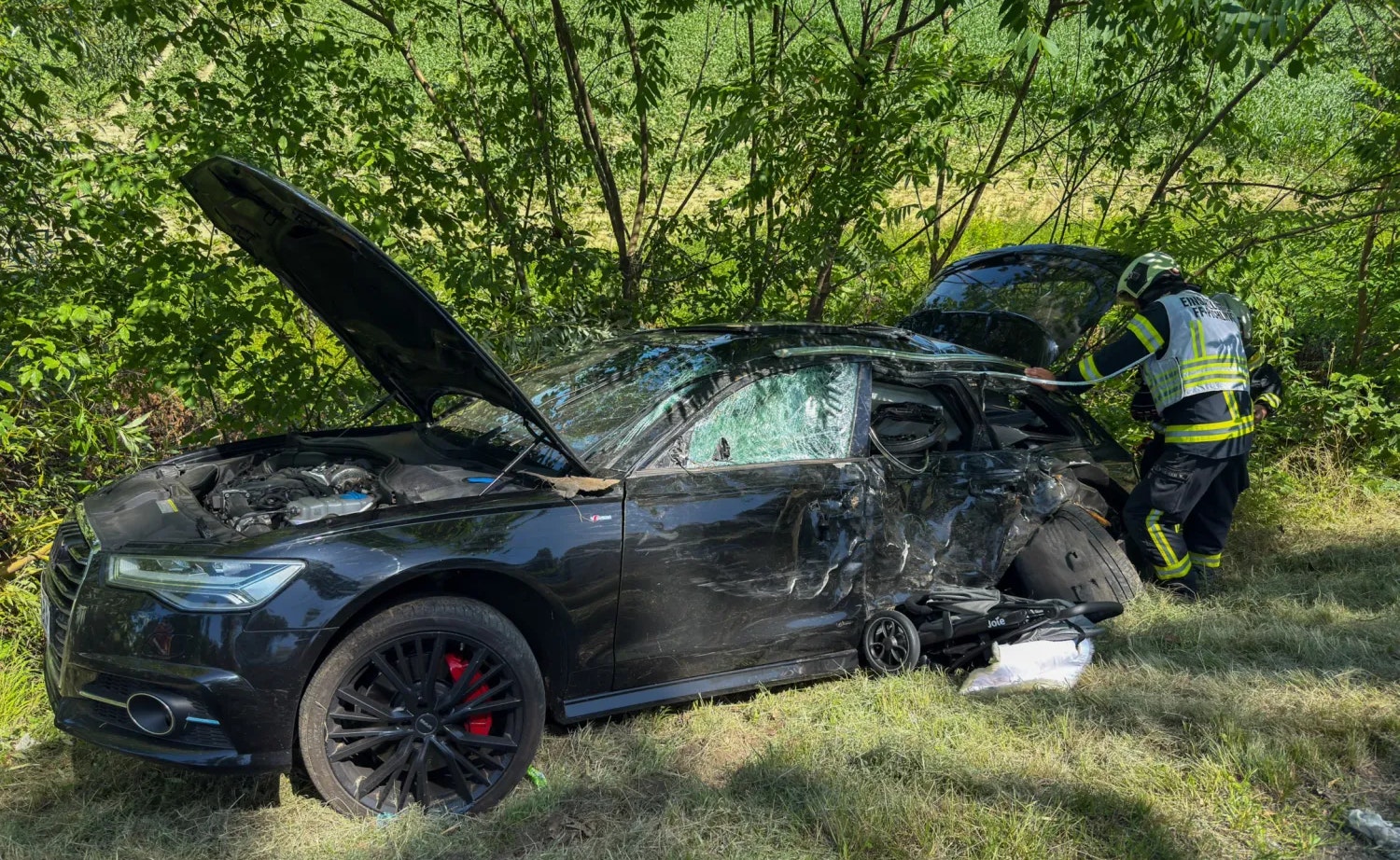 Heute.at - Mutter und Baby kommen von Straße ab – beide verletzt