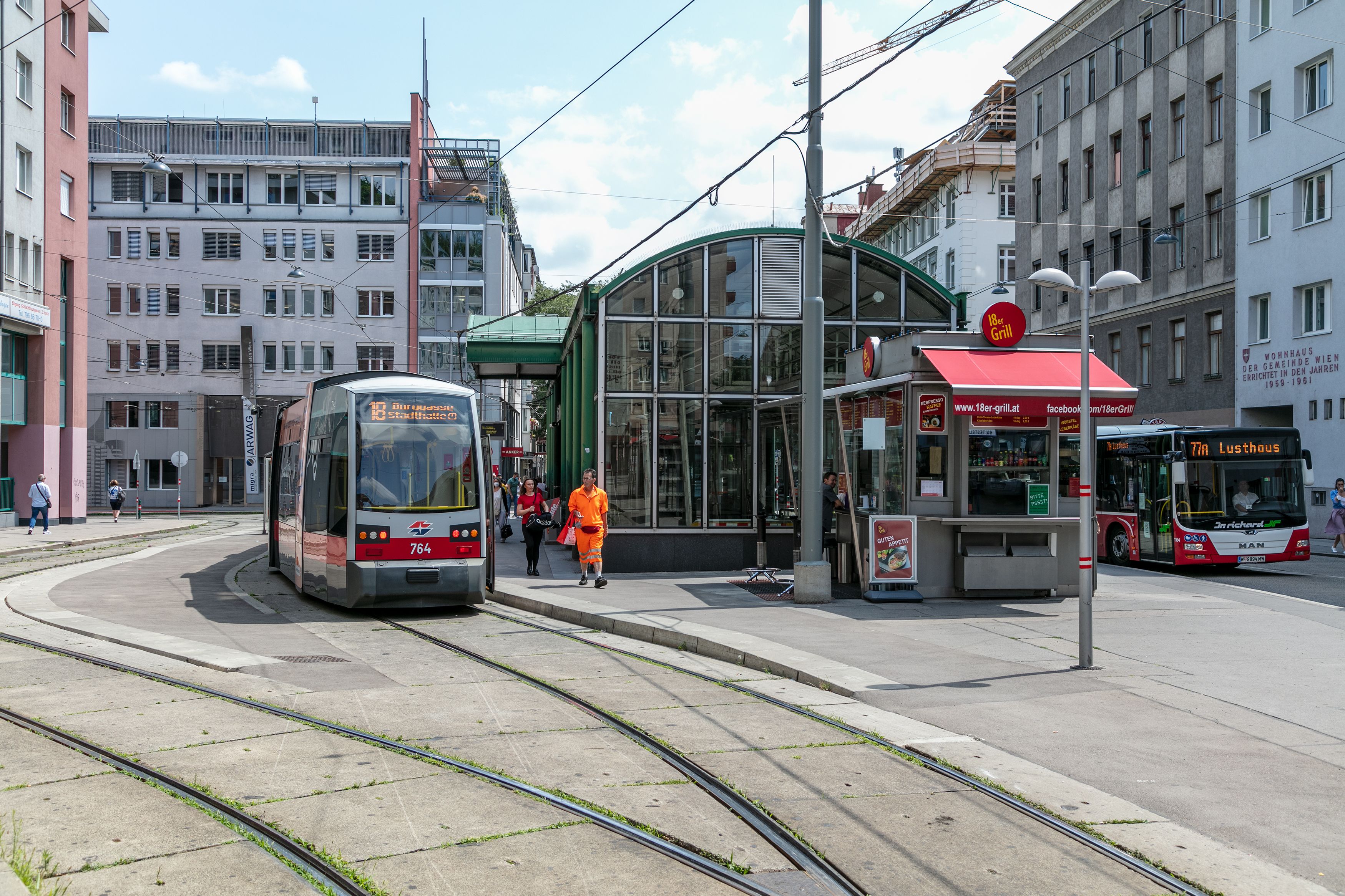 Die Verlängerung der Linie 18 sorgt für Kritik – denn diese bringt Einschränkungen bei den Öffi-Anbindungen zum Stadionbad.