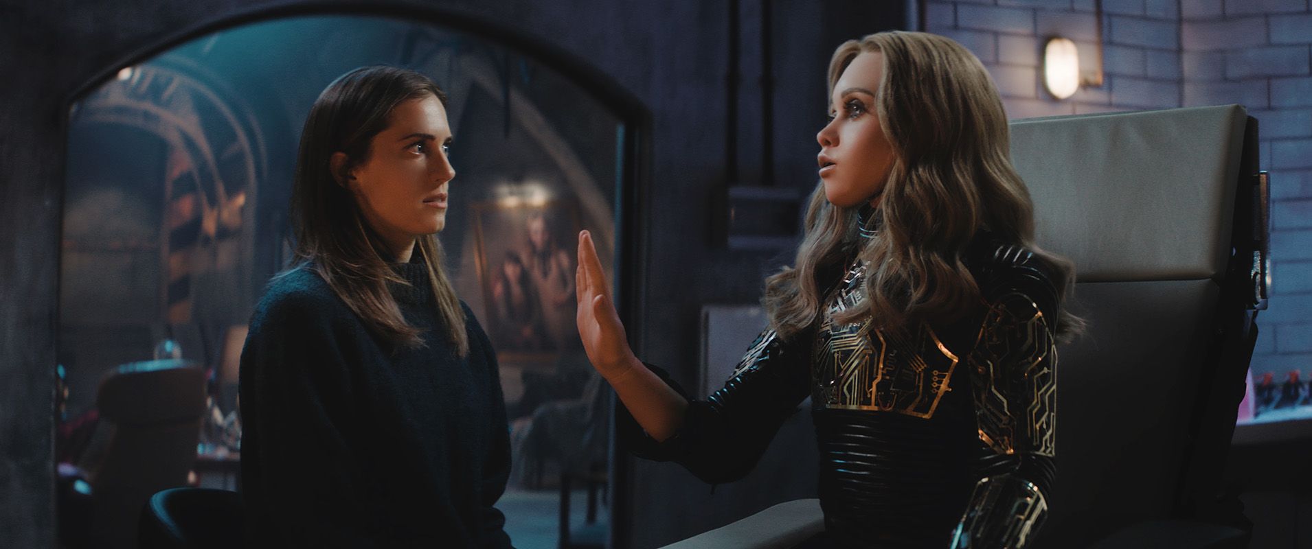 (v.l.) Gemma und M3GAN müssen Cady retten.