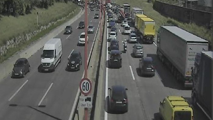 Ein aktuelles Stau-Foto - bei 33 Grad in Wien. 