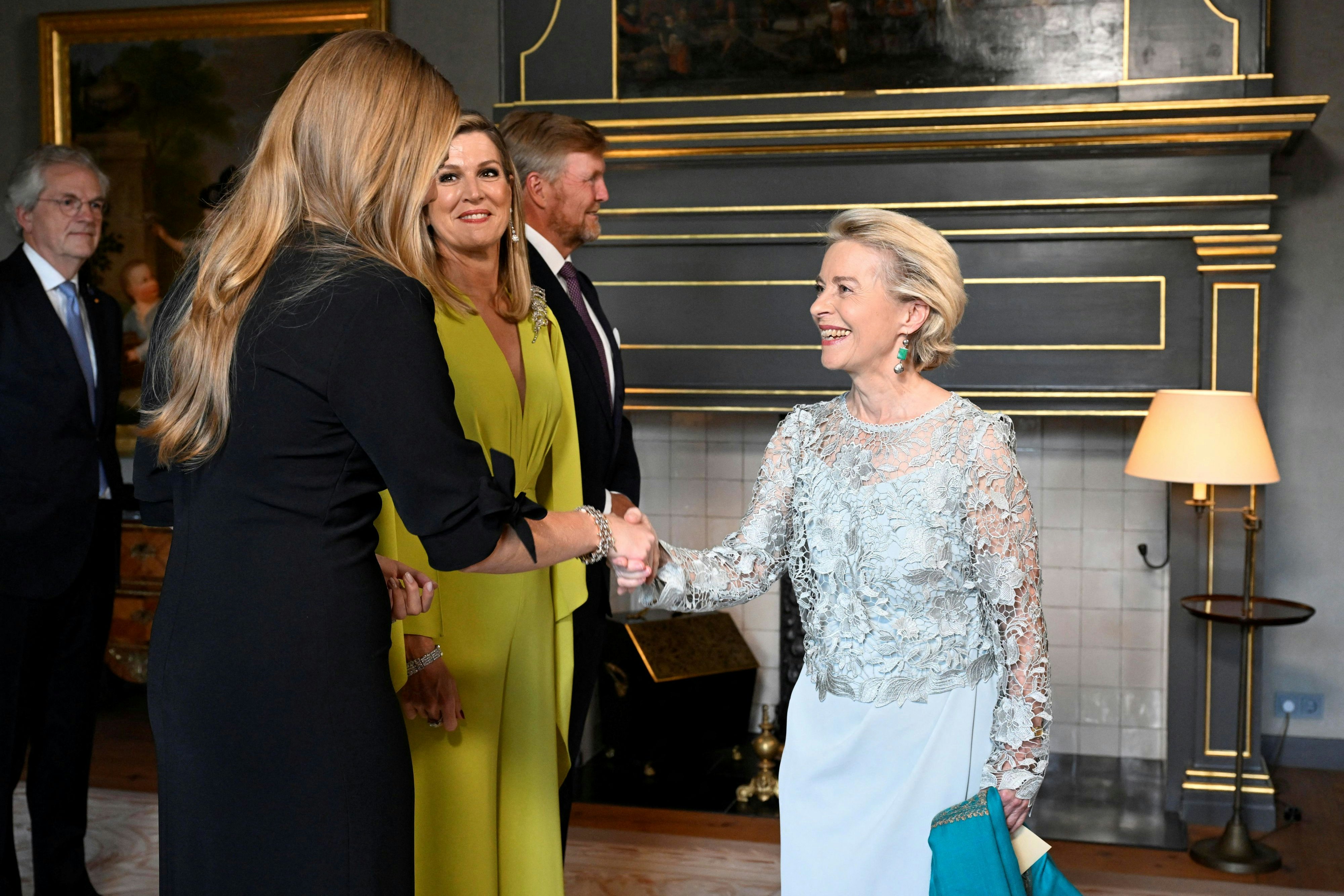 Kommission-Präsidentin Ursula von der Leyen am Rande des NATO-Gipfels mit der niederländischen Königsfamilie