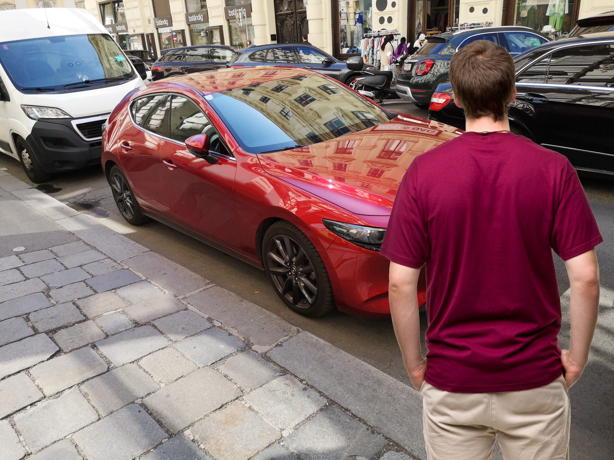 Der Wiener wurde in seinem Mazda 3 bestohlen. (Symbolbild)