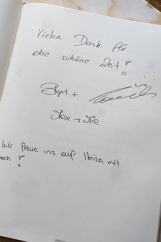 Die Widmung von Niki und Birgit Lauda: "Wir freuen uns auf Ibiza mit euch!"