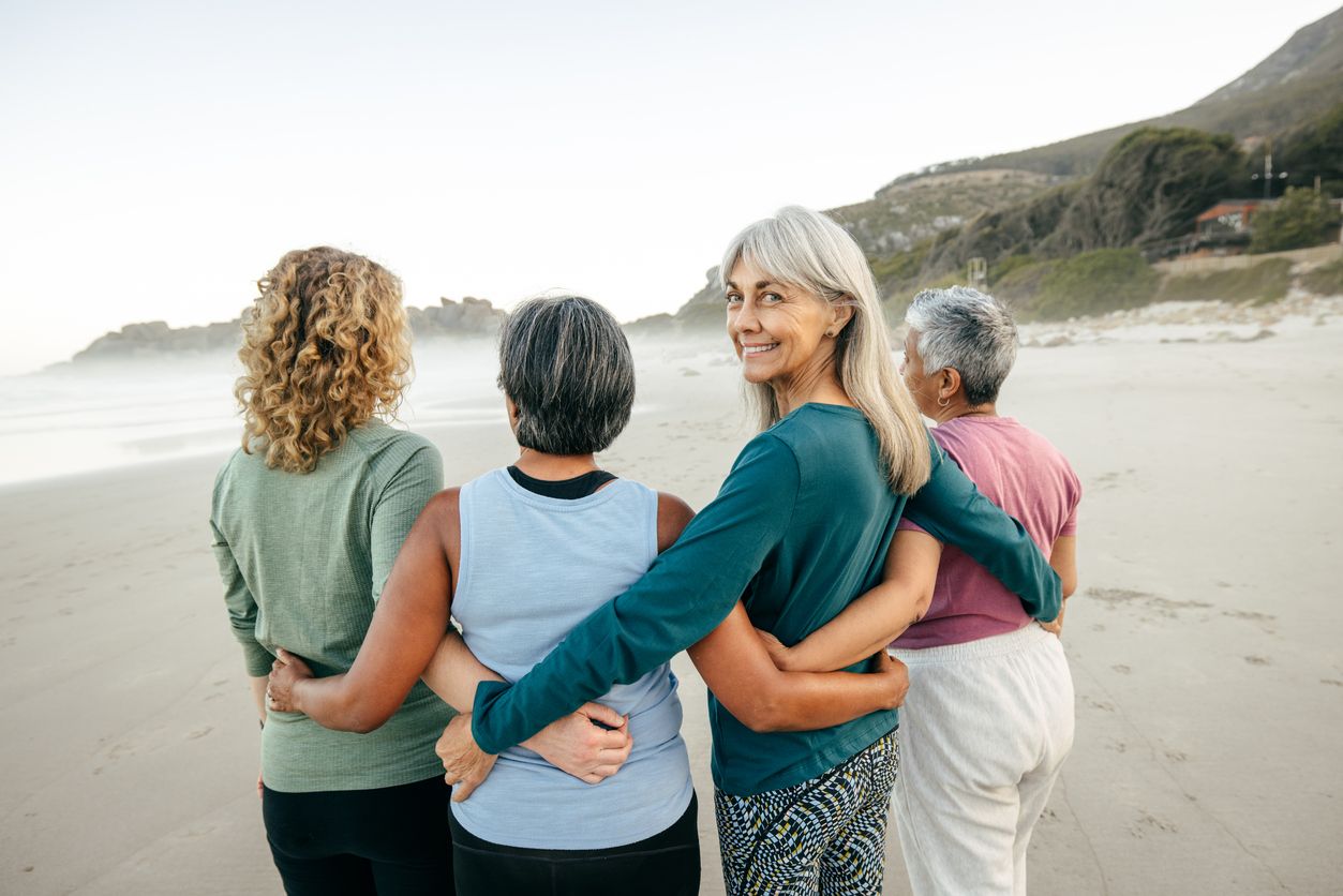 Zusammen ist man stärker: Offene Worte zum Thema Wechseljahre hilft allen, nicht nur den Frauen.