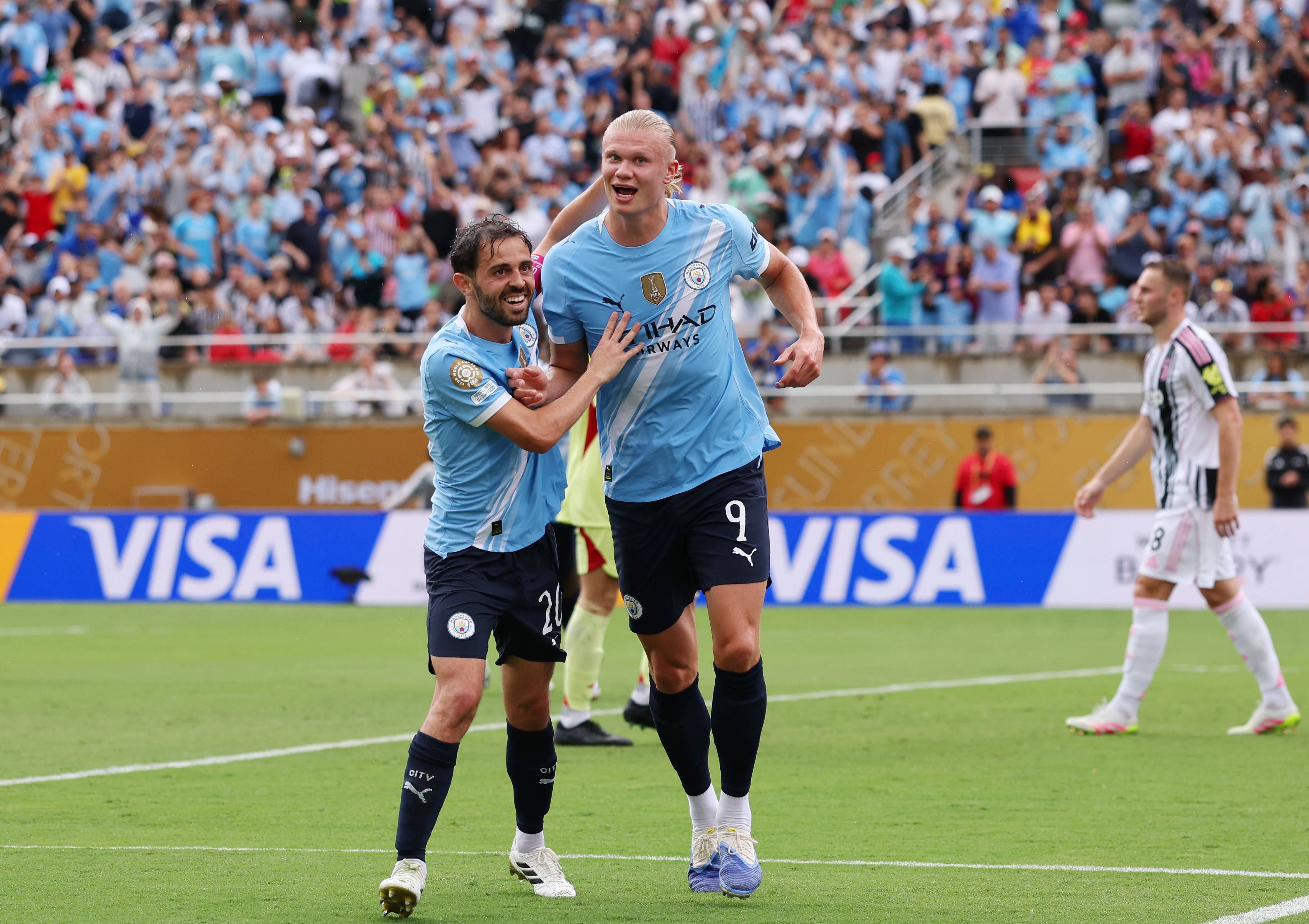 Erling Haaland und Bernardo Silva bejubeln den klaren Sieg.