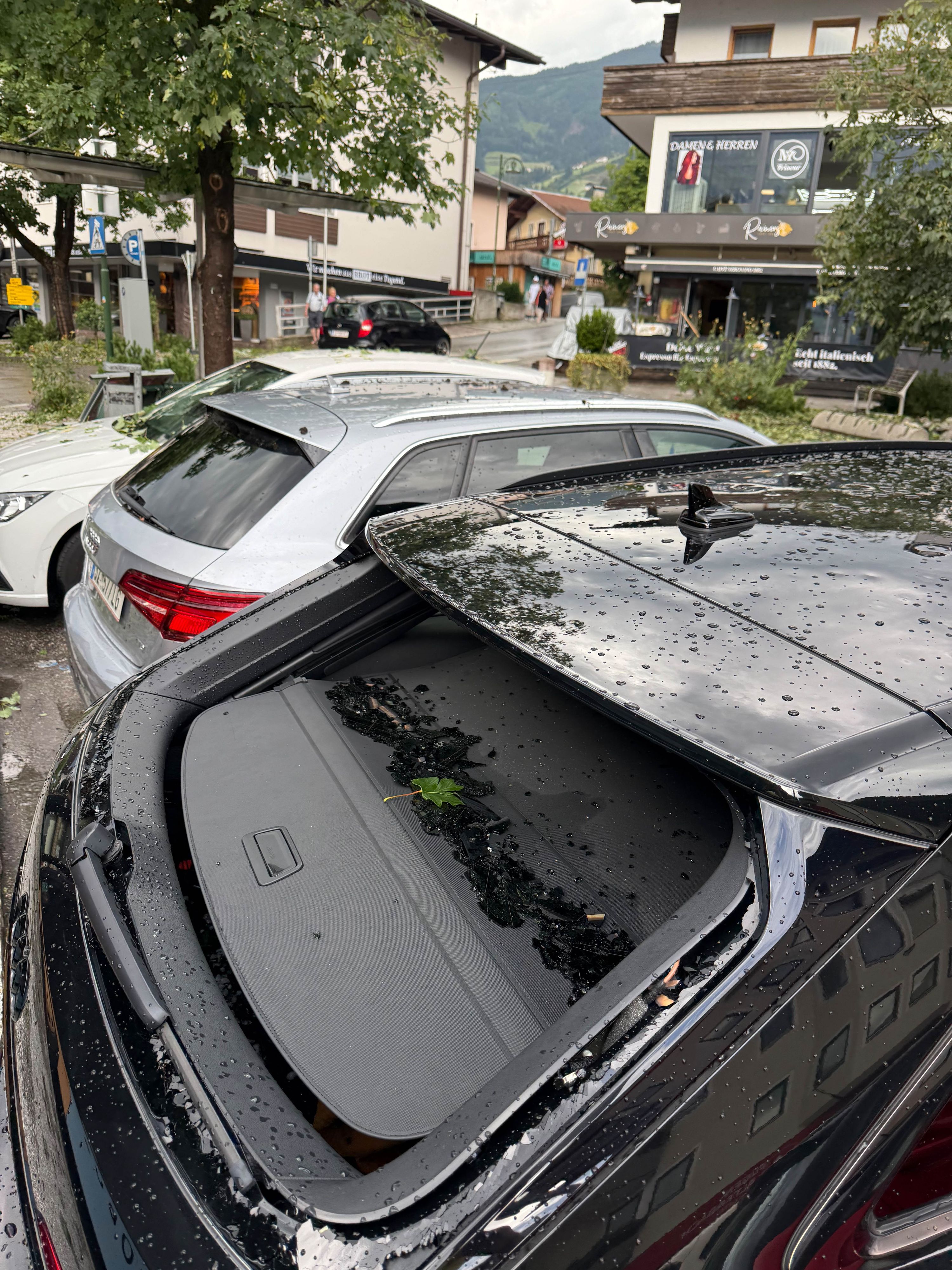Ein heftiges Hagel-Unwetter hat am 26. Juni 2025 im Raum Fügen, Zillertal, schwere Schäden angerichtet.