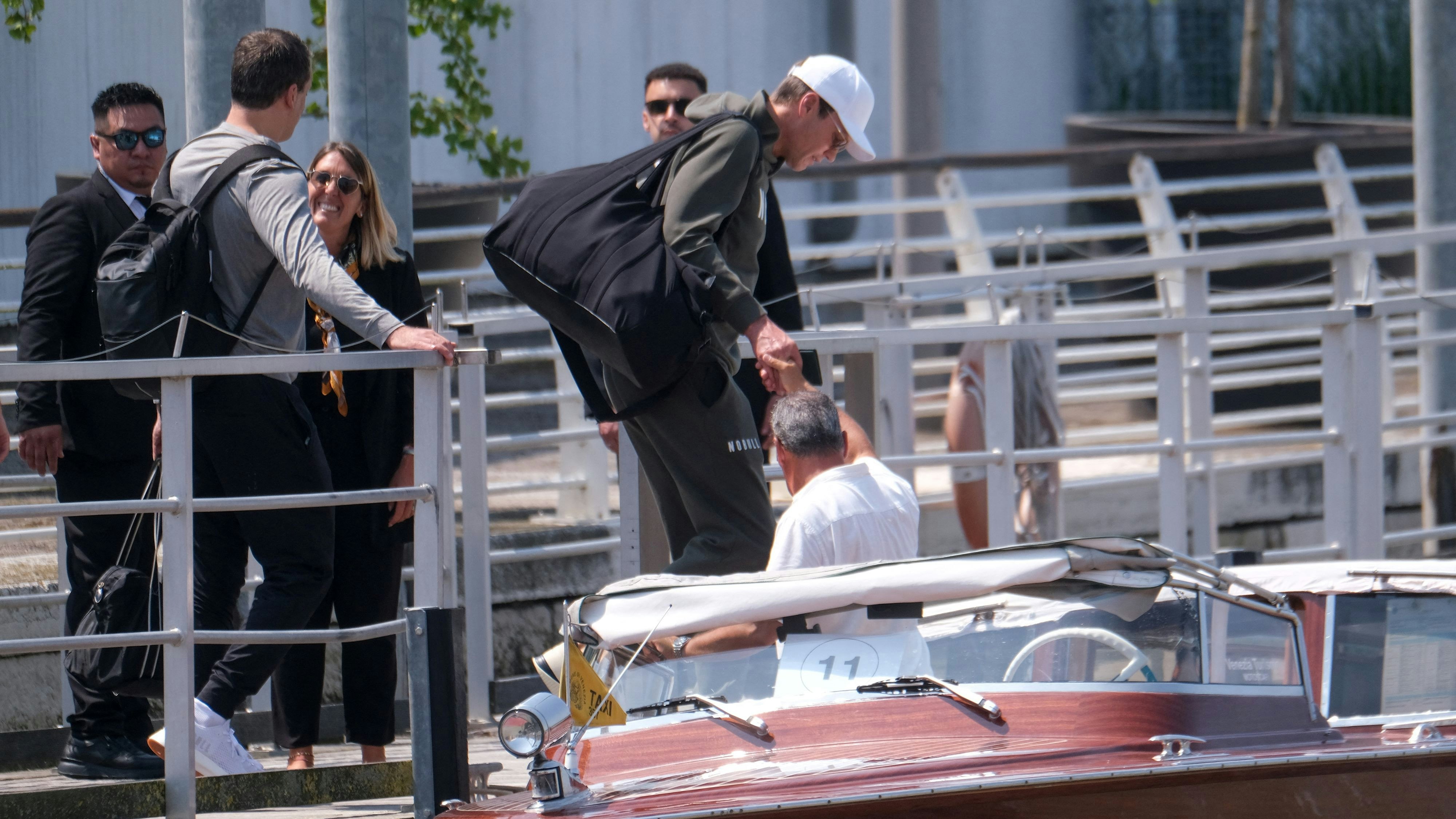 Tom Brady, legendärer Quarterback, kam mit Sporttasche