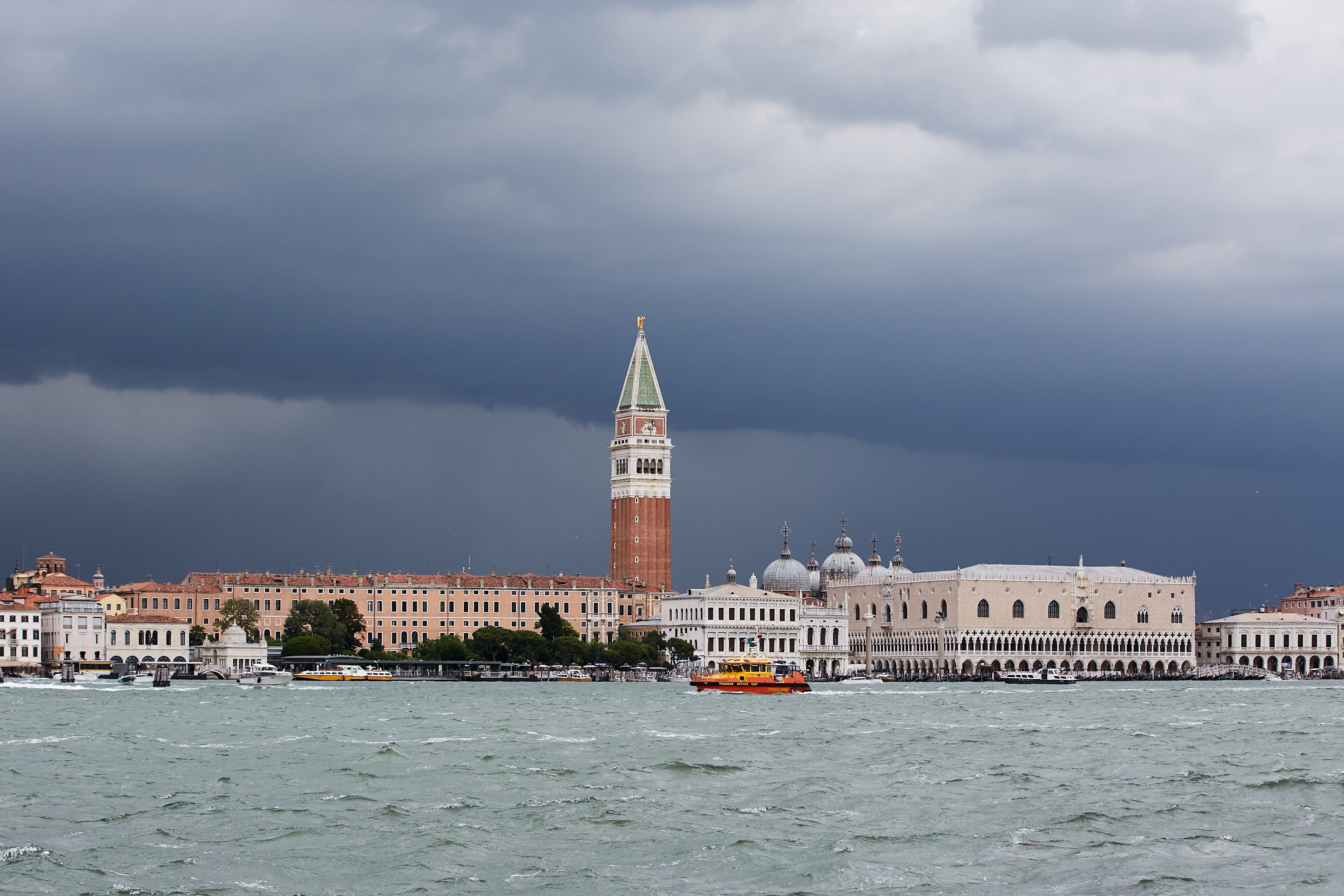 Die Obere Adria wird von heftigen Unwettern getroffen.