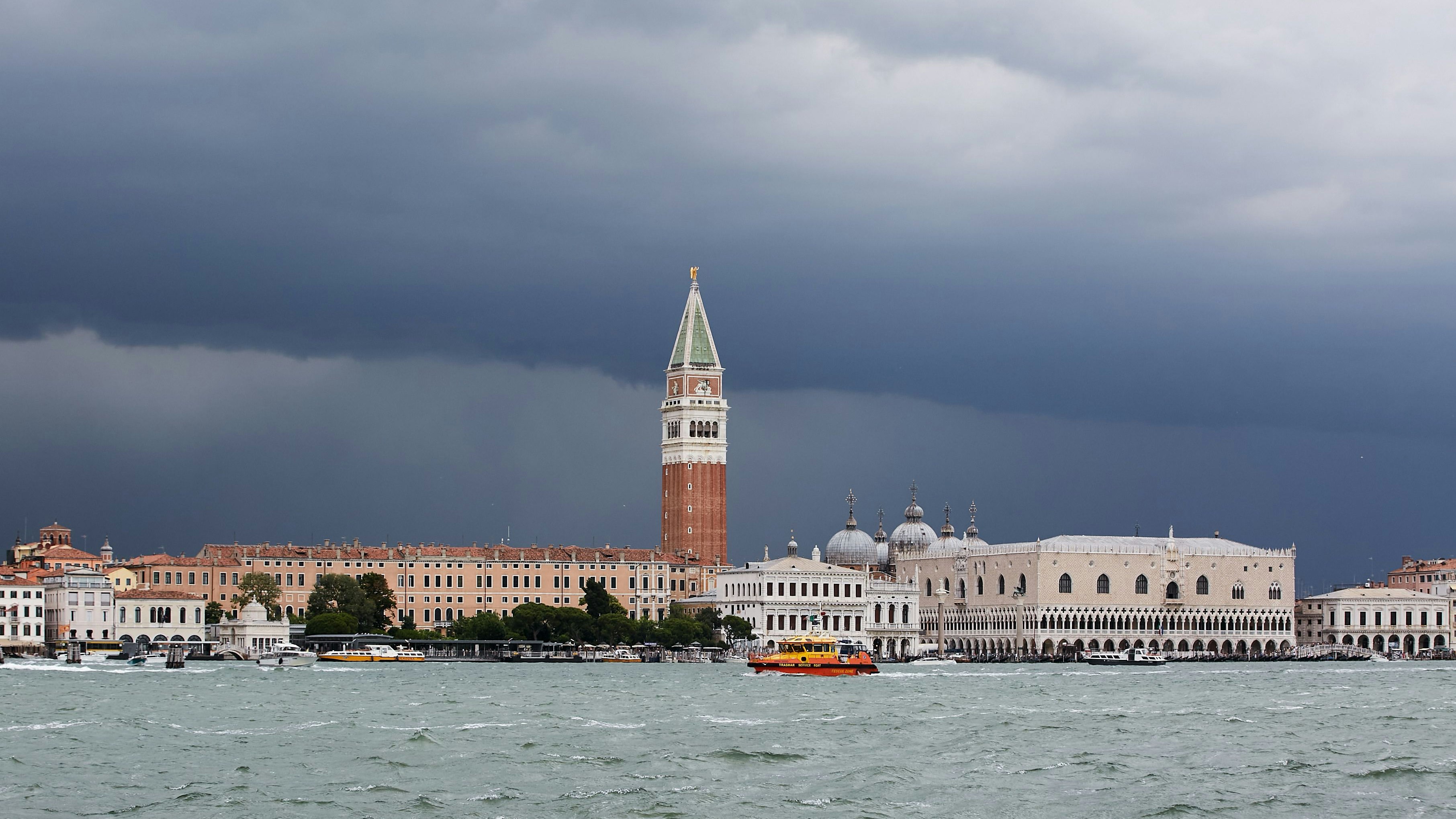 Heute.at - Alarm an der Adria! Unwetter treffen Urlaubsregion