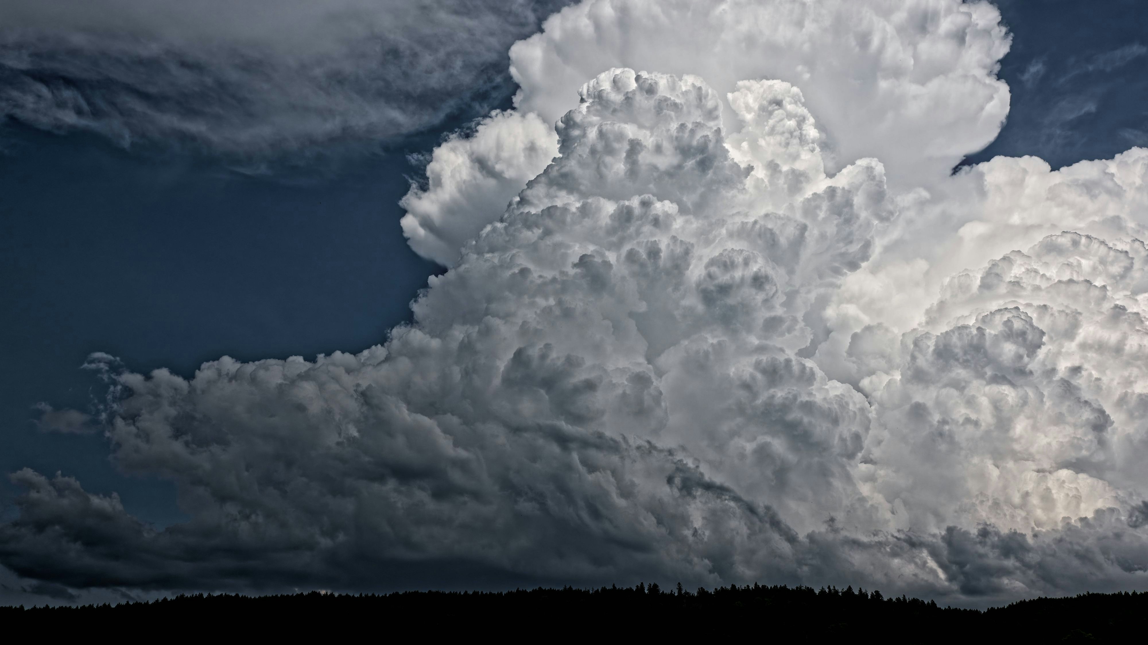 Heute.at - Erste Warnungen! Hagel-Gewitter zieht über Österreich