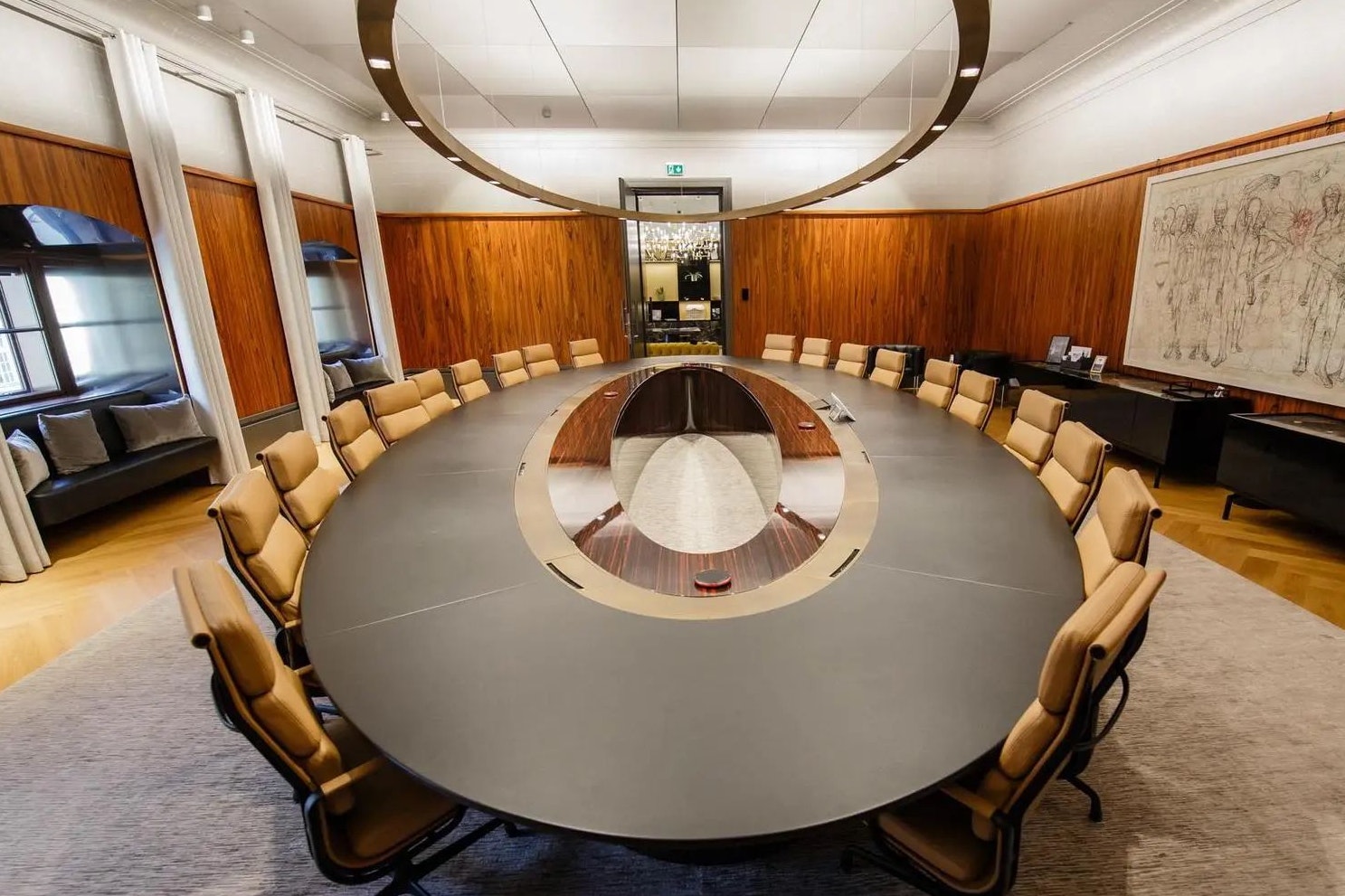 Spektakulär: der "Präsidententisch" in der ehemaligen Signa-Zentrale in Wien