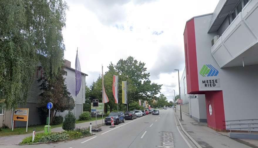 Eines der mobilen Radargeräte steht ab Juli in der Brucknerstraße, wo sich auch die Messe Ried befindet.