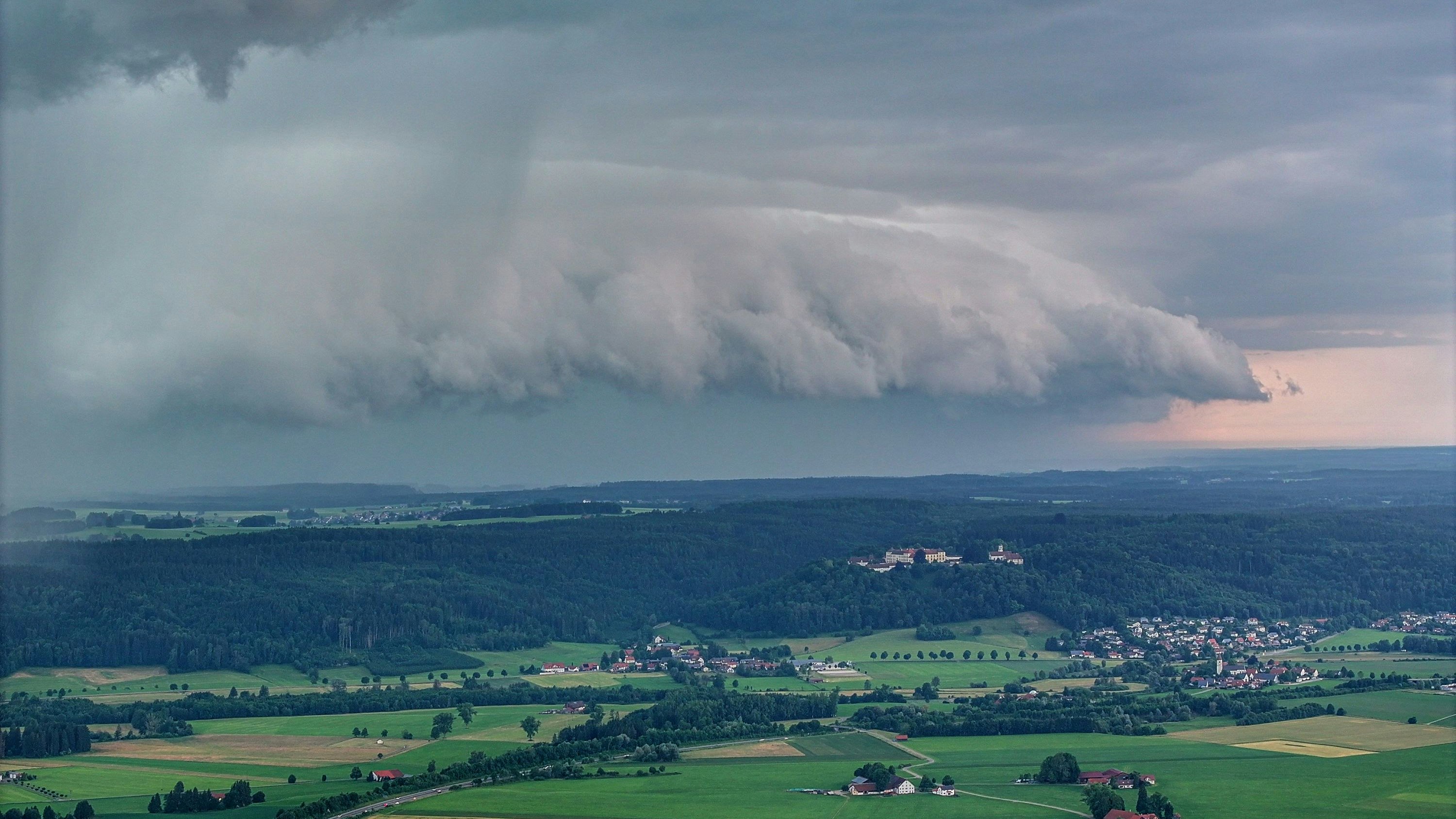 Heute.at - Wetter-Experte sagt, wo Gewitter in Österreich krachen