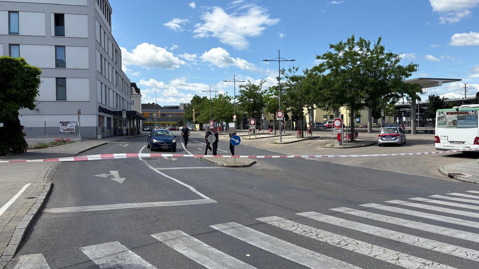 Heute.at - Wr. Neustadt: Bomben-Alarm – Polizei gibt Entwarnung