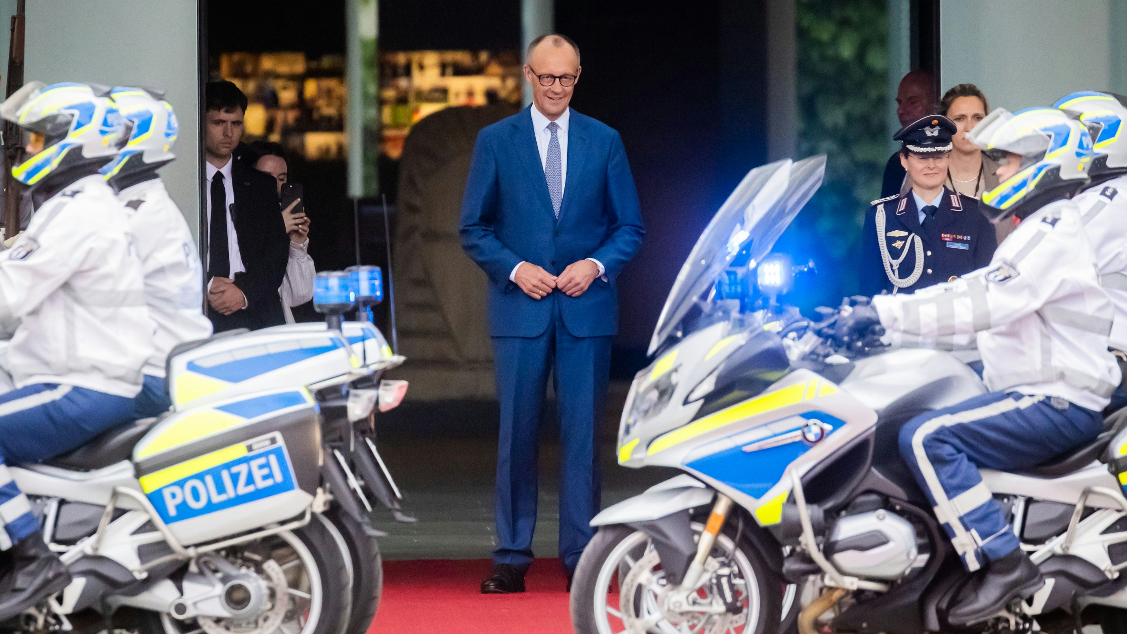 Seltsam, ich habe gedacht, der Stocker Christian kommt mit der Vespa
