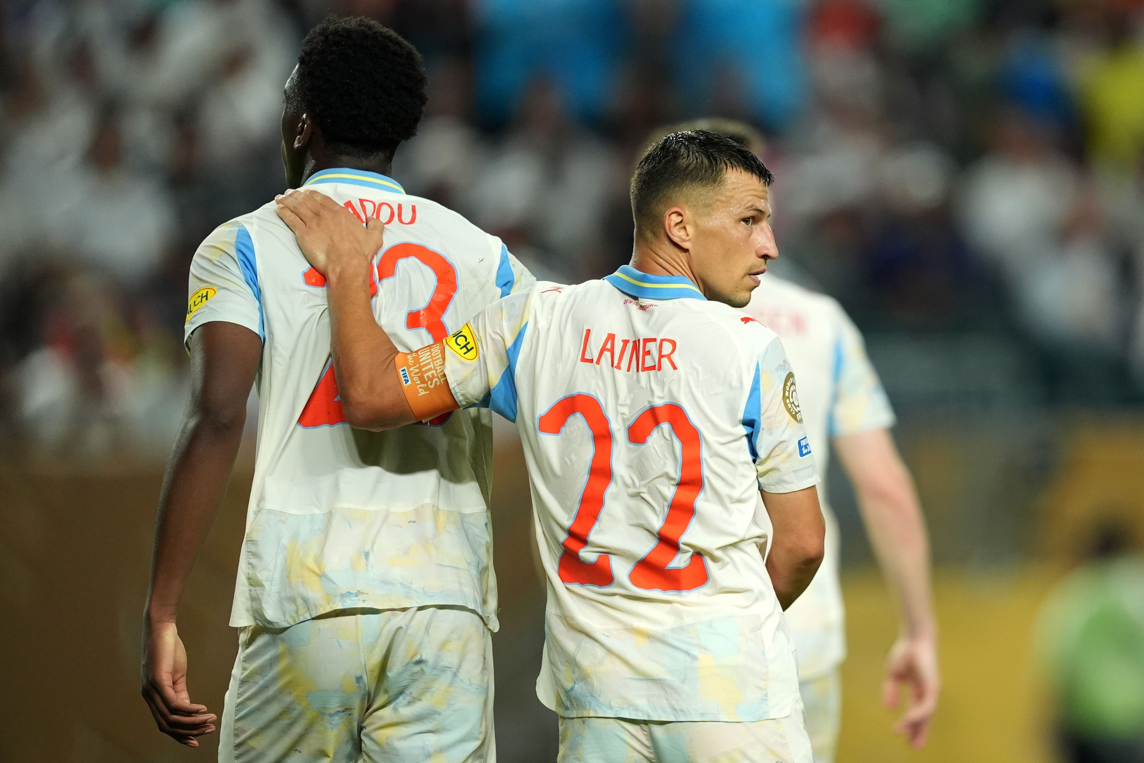 Routinier und Rückkehrer Stefan Lainer tröstet seine Kollegen.