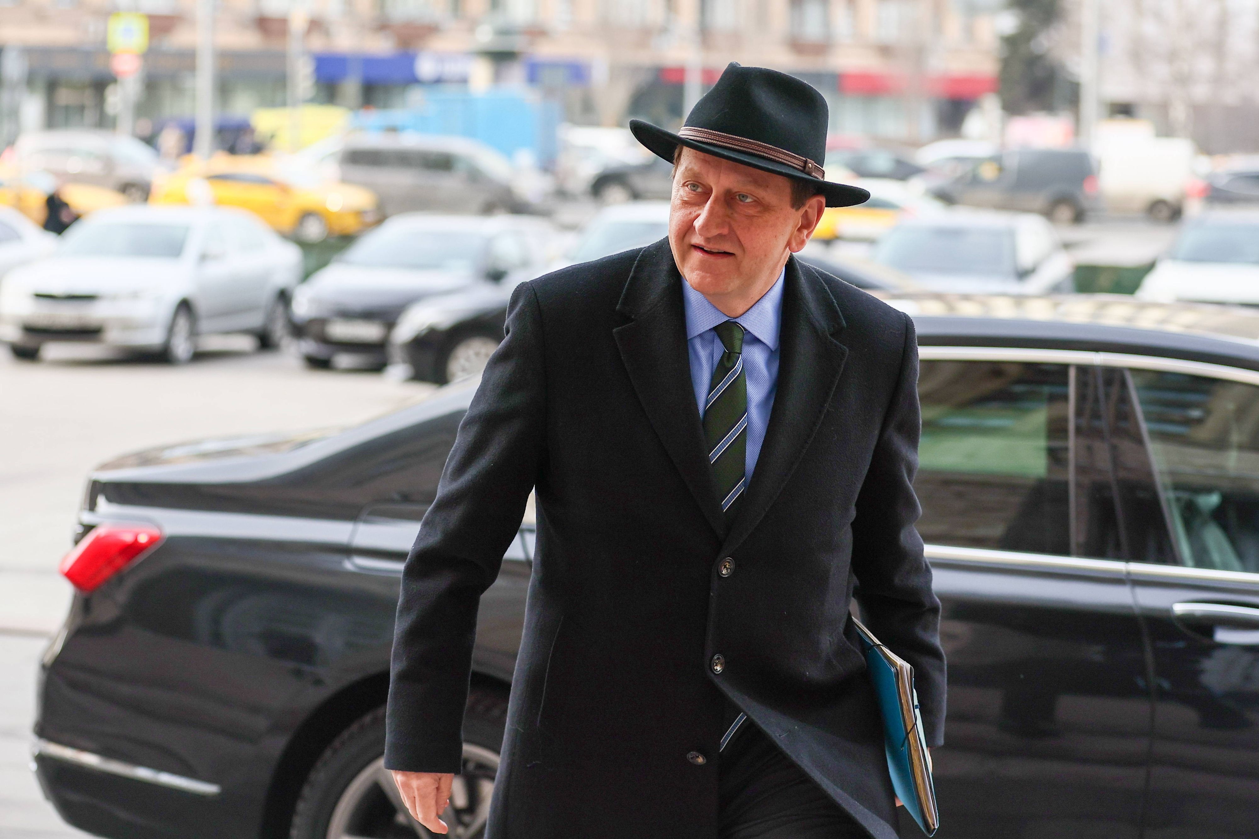 Der deutsche Botschafter in Moskau, Alexander Graf Lambsdorff, wurde vom russischen Außenministerium einberufen.