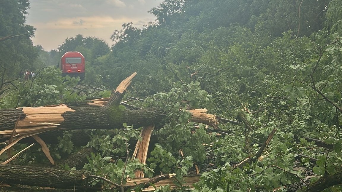 Heute.at - Hagel-Unwetter sorgen für totales Chaos in Österreich