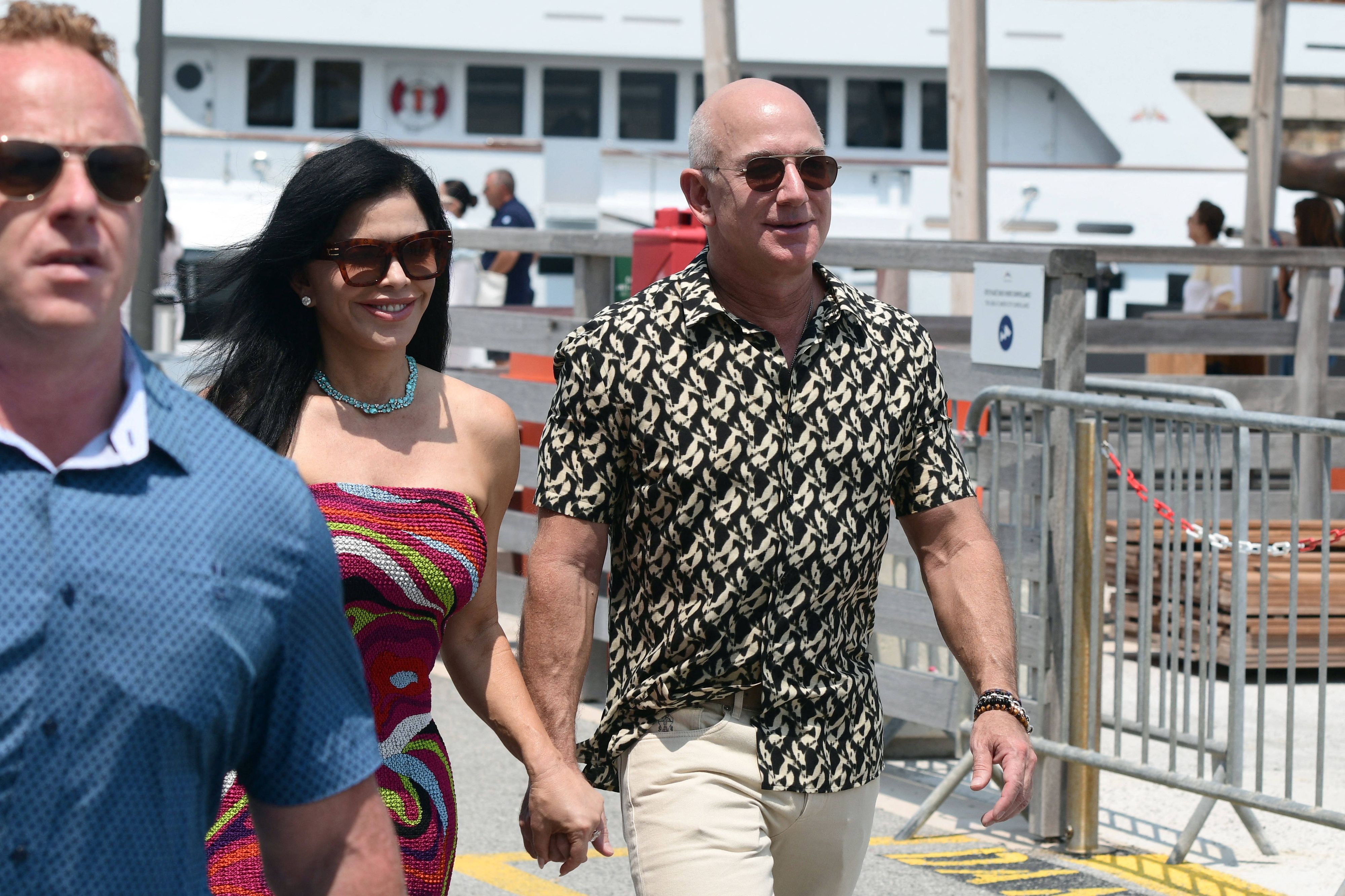 Jeff Bezos und Lauren Sanchez in Saint Tropez im Juni 2023.