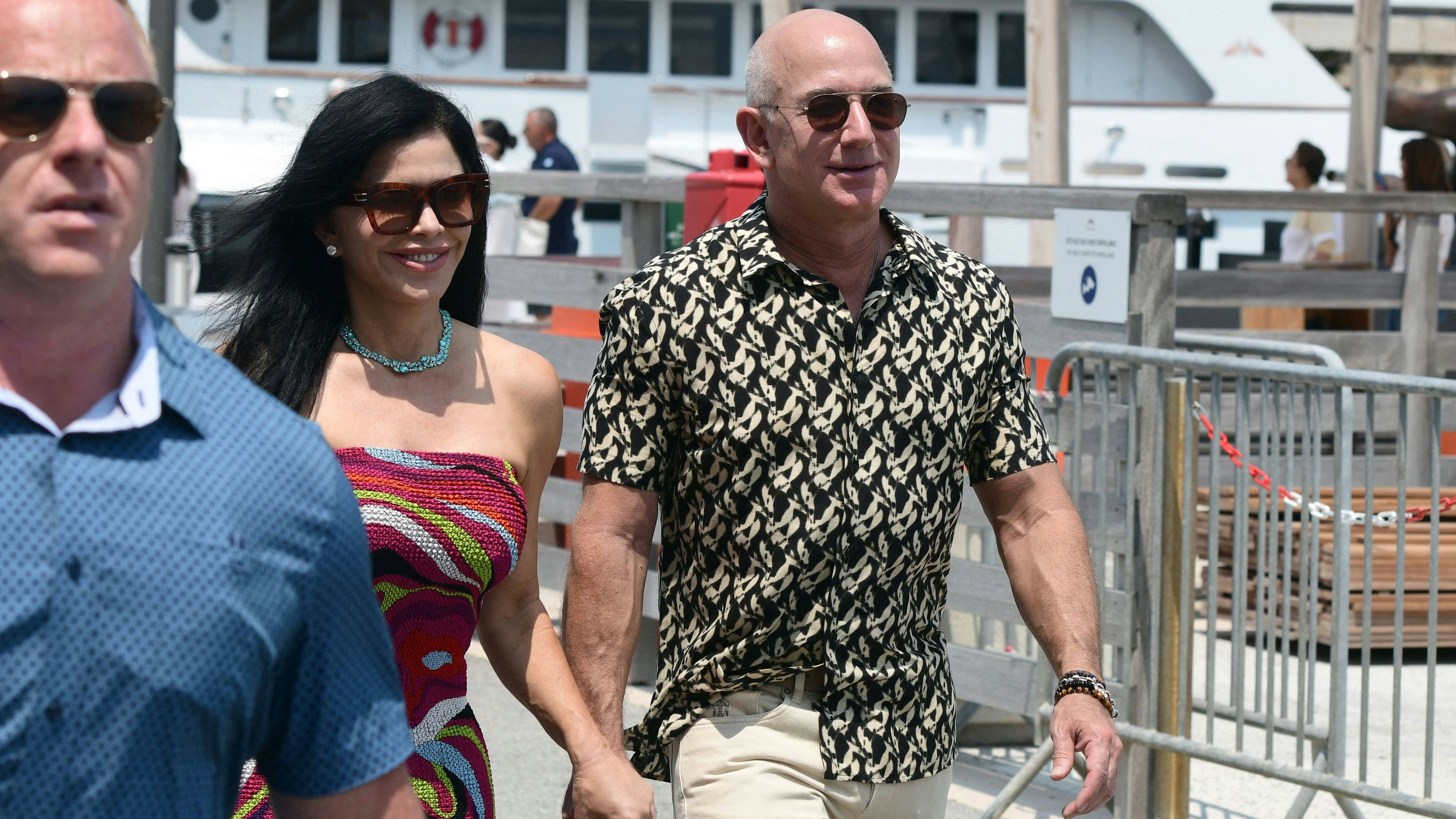 Heute.at - Bezos klagt 163.000 Euro – von seinem eigenen Schwager!