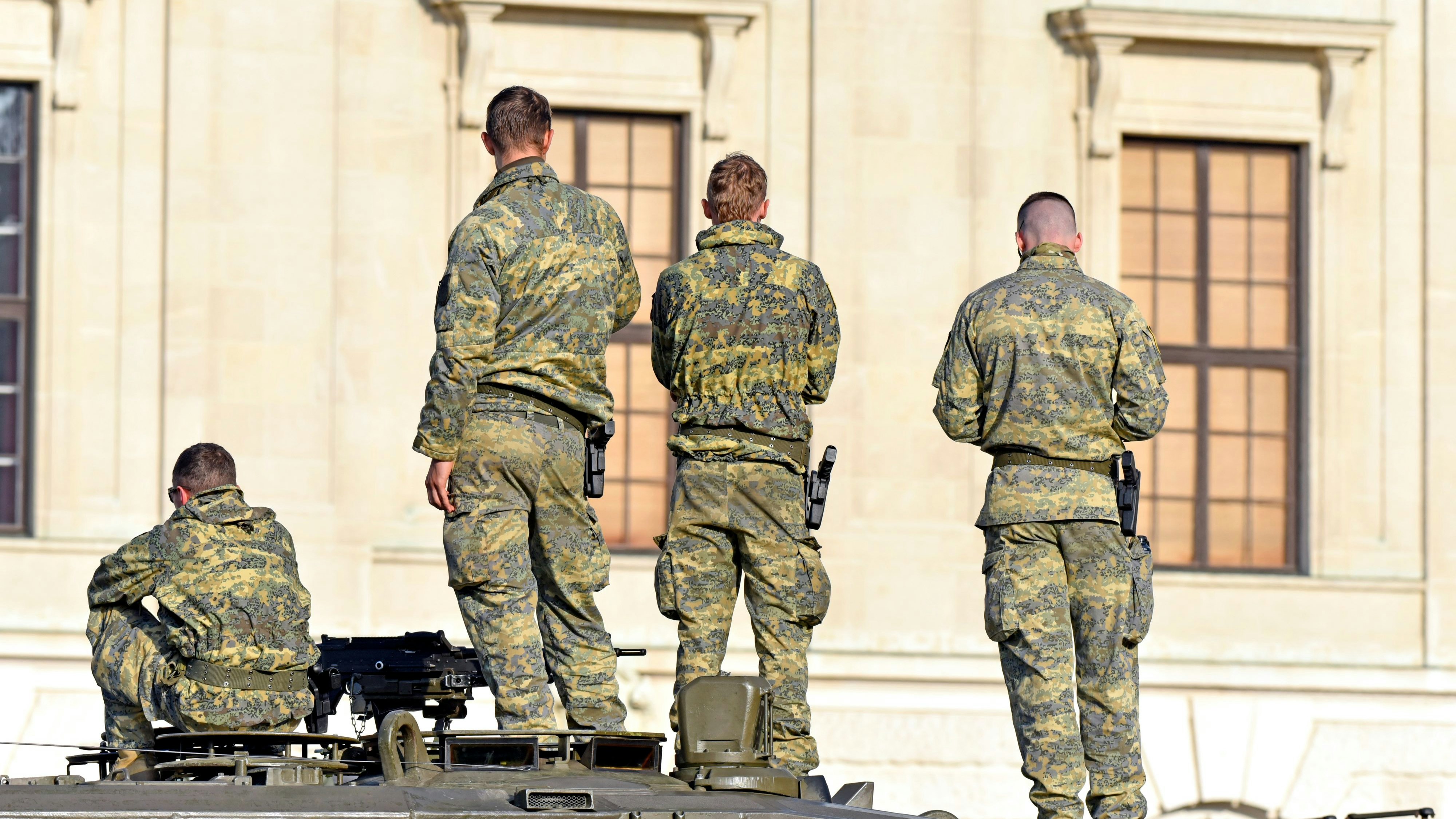 Heute.at - Räuber flüchtet durch City – Soldaten reagieren sofort