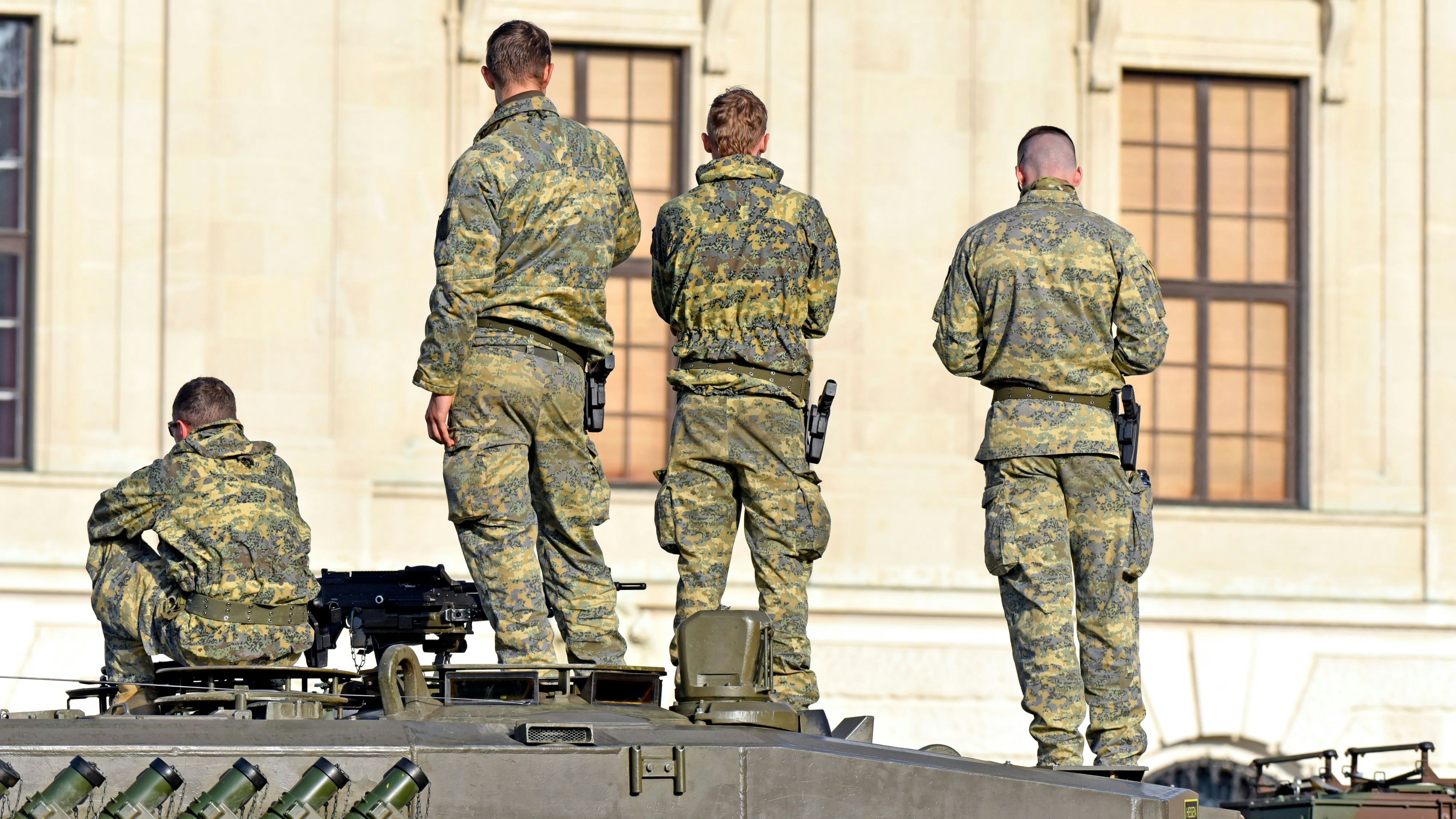 Heute.at - Hast eh einen lieben Arsch – Strafe für Unteroffizier