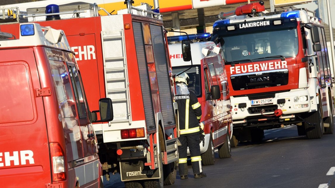 Heute.at - Flugzeugabsturz in Salzburg löst Waldbrand aus