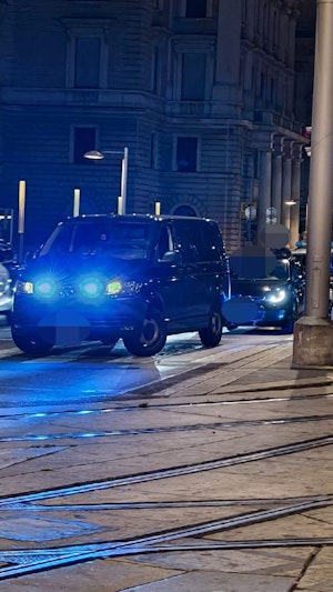 Wiener Polizei: "Aktion scharf" gegen Raser - 225 Strafen in einer Nacht. Schwerpunktaktion mit 450 Anzeigen für mehr Verkehrssicherheit.