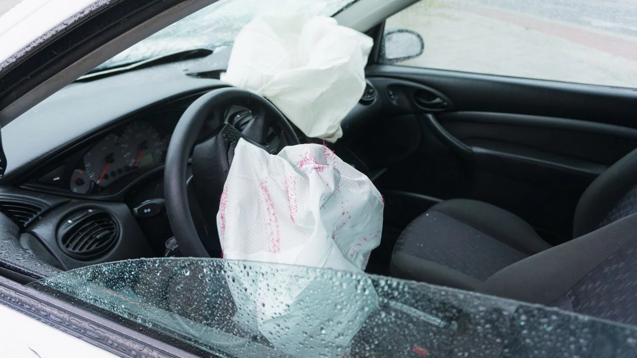 Der Beifahrer-Airbag kann zur Todesfalle werden.