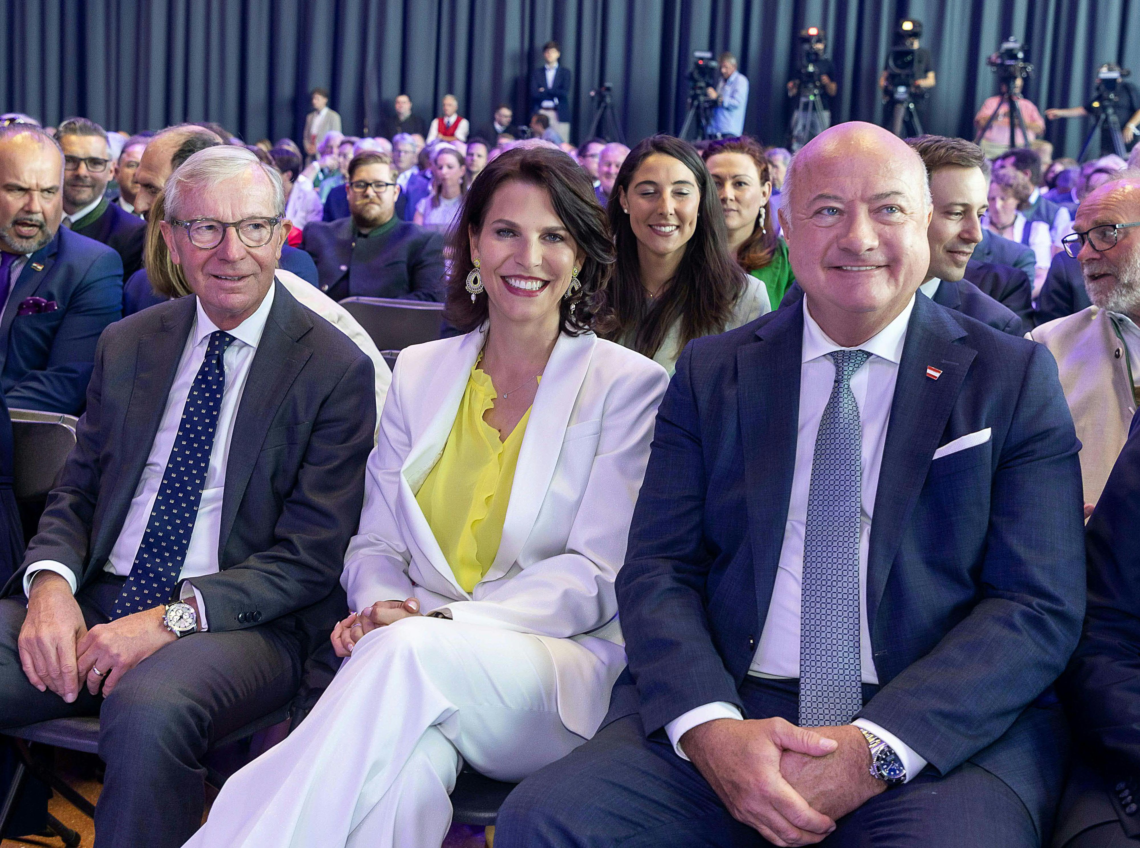 Karoline Edtstadler wurde am Samstag zur neuen Landeschefin der ÖVP Salzburg gewählt. 