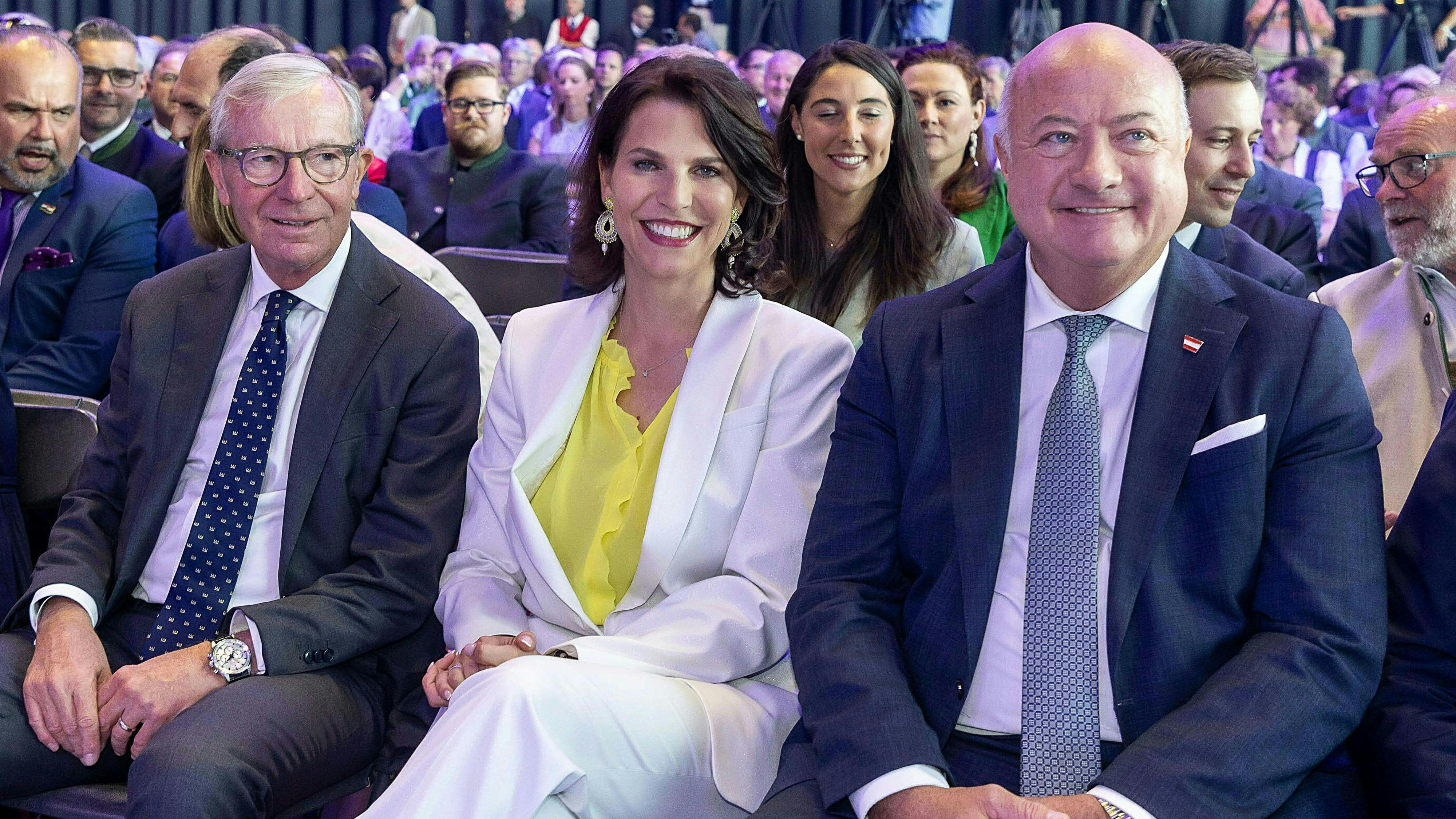 Heute.at - 97,5 Prozent! Edtstadler neue ÖVP-Chefin in Salzburg