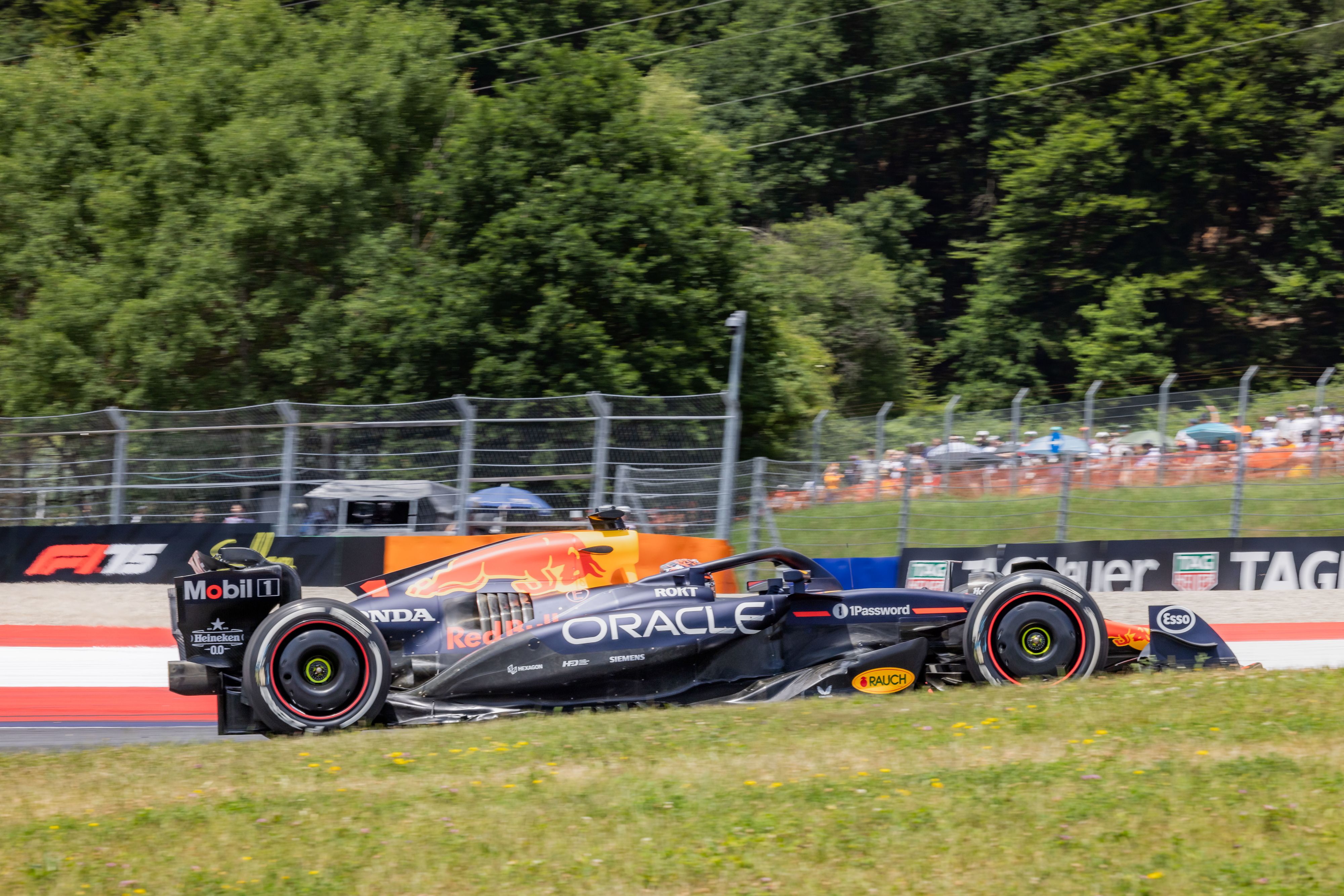 Max Verstappen wird beim Heimrennen in Red Bull von der 