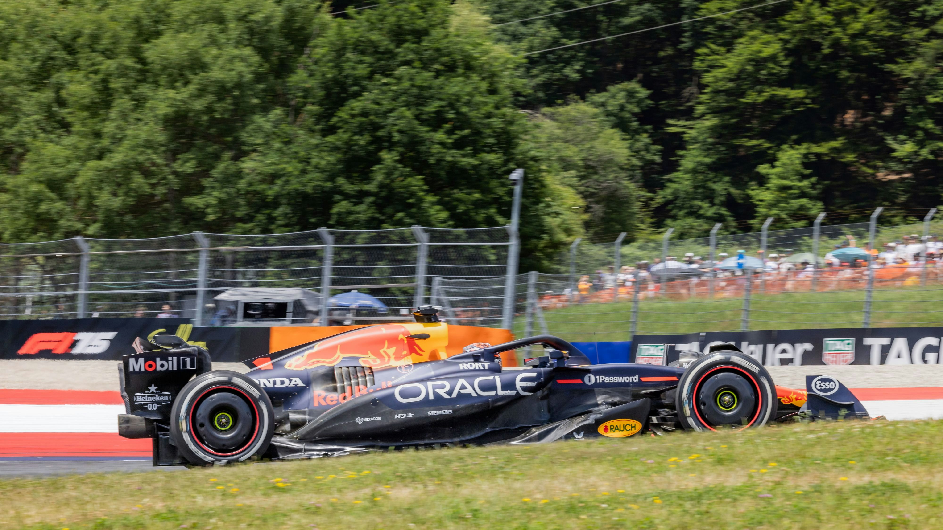 Max Verstappen wird beim Heimrennen in Red Bull von der "Orange Army", seinen niederländischen Fans", unterstützt.