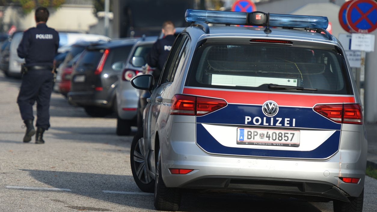 Heute.at - Pfefferspray, Faustschläge! Bande raubt 14-Jährigen aus