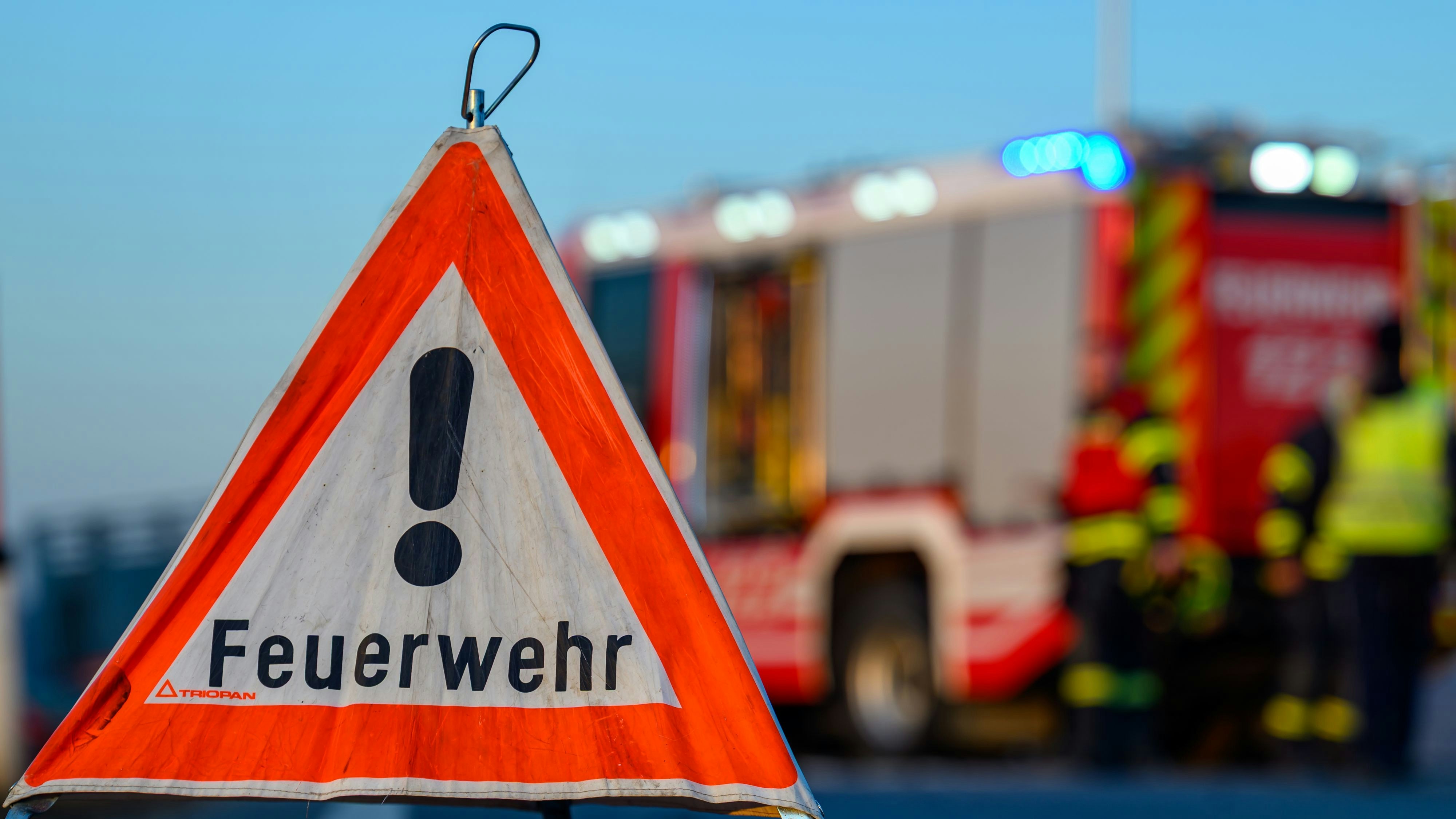 Heute.at - Großbrand in Abfallzentrum – Polizei warnt jetzt Bürger
