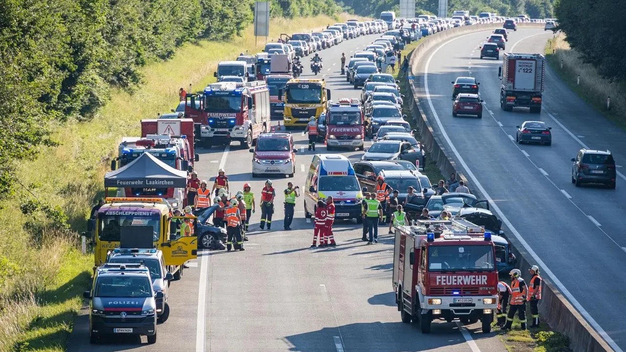 Heute.at - Massencrash auf der A1 – sechs Autos verunfallt