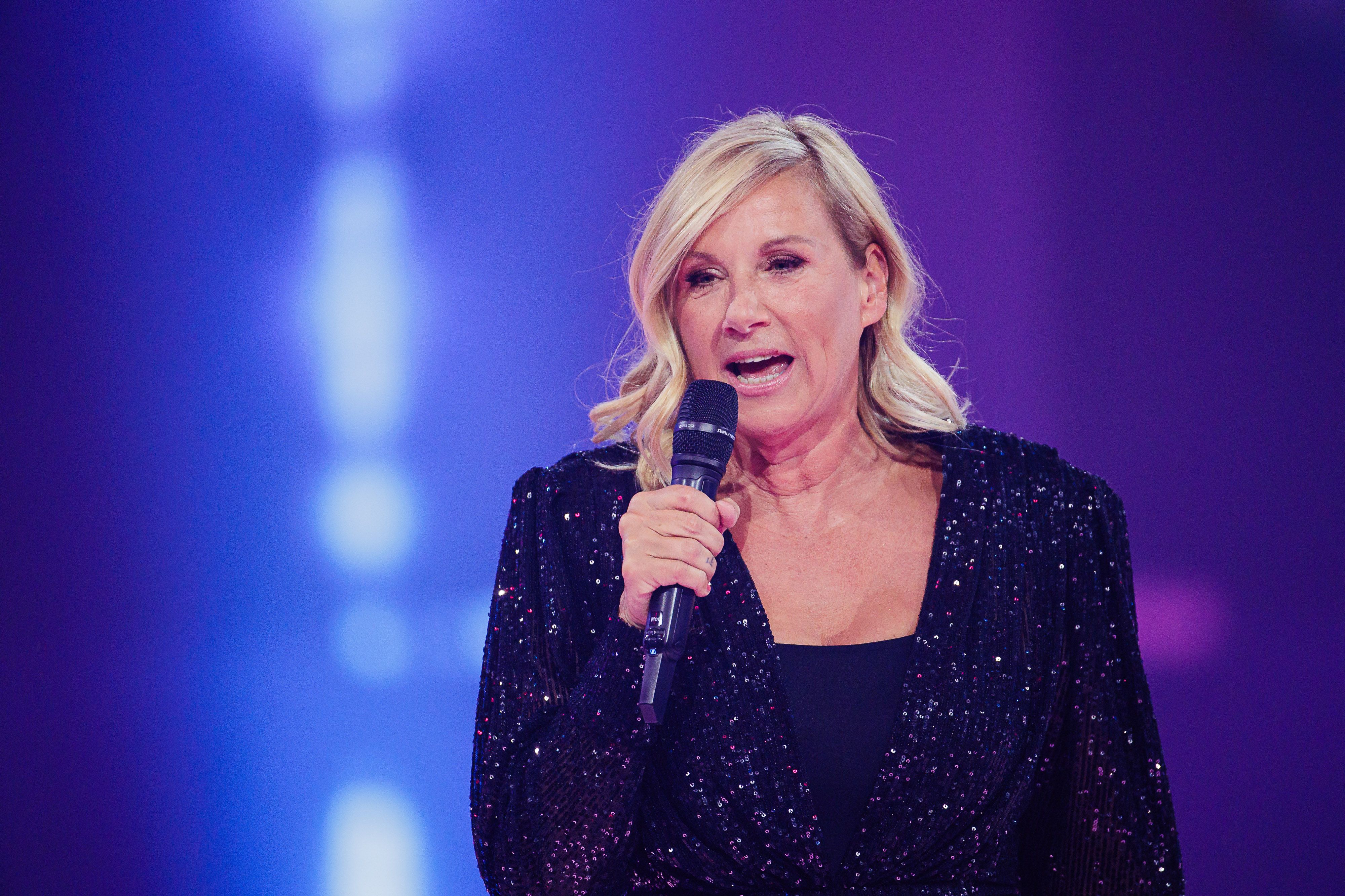 Kürzlich hat sich Andrea Kiewel mit ihrem Langzeitpartner, der israelischer Soldat ist, verlobt.