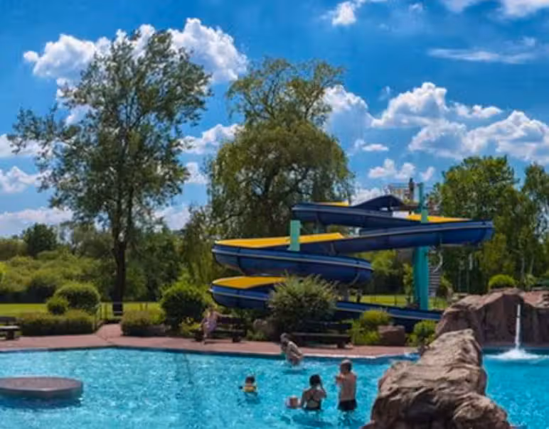 Die Polizei ermittelt nach Übergriffen auf Mädchen im Strudelbereich des Barbarossabads in der hessischen Ortschaft Gelnhausen.