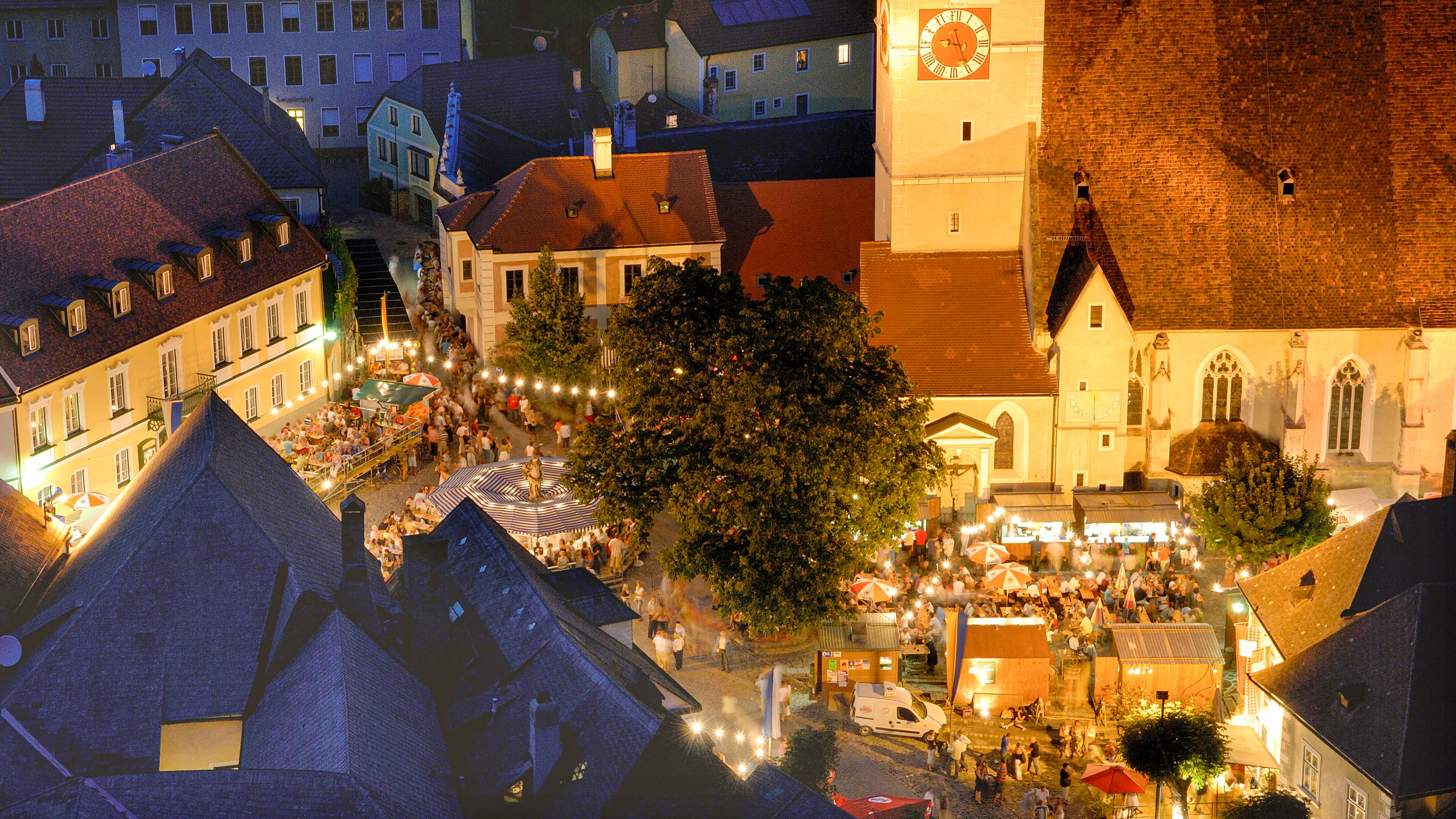 Der Marillenkirtag in Spitz.