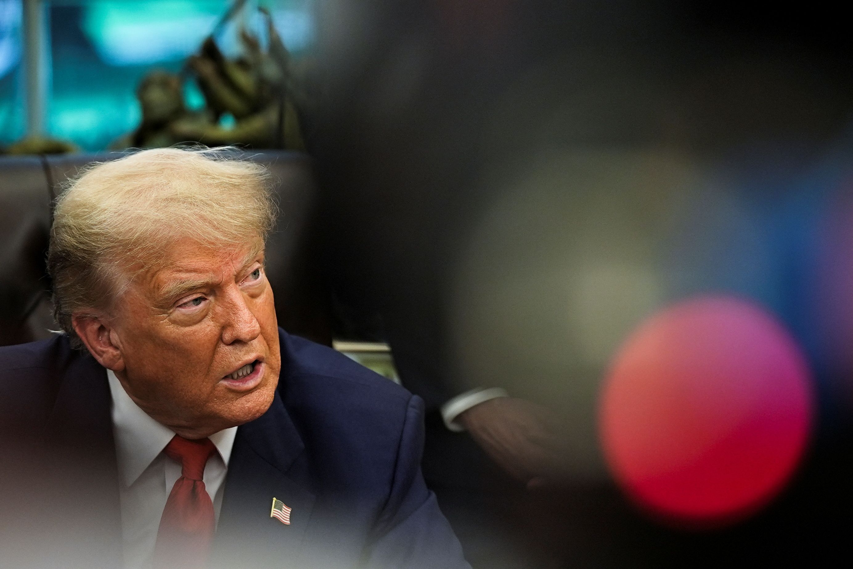 US-Präsident Donald Trump wirft Israels Justiz öffentlich vor, mit dem Korruptionsverfahren gegen Ministerpräsident Benjamin Netanyahu die Bemühungen um ein Abkommen im Gaza-Krieg und mit dem Iran zu behindern.