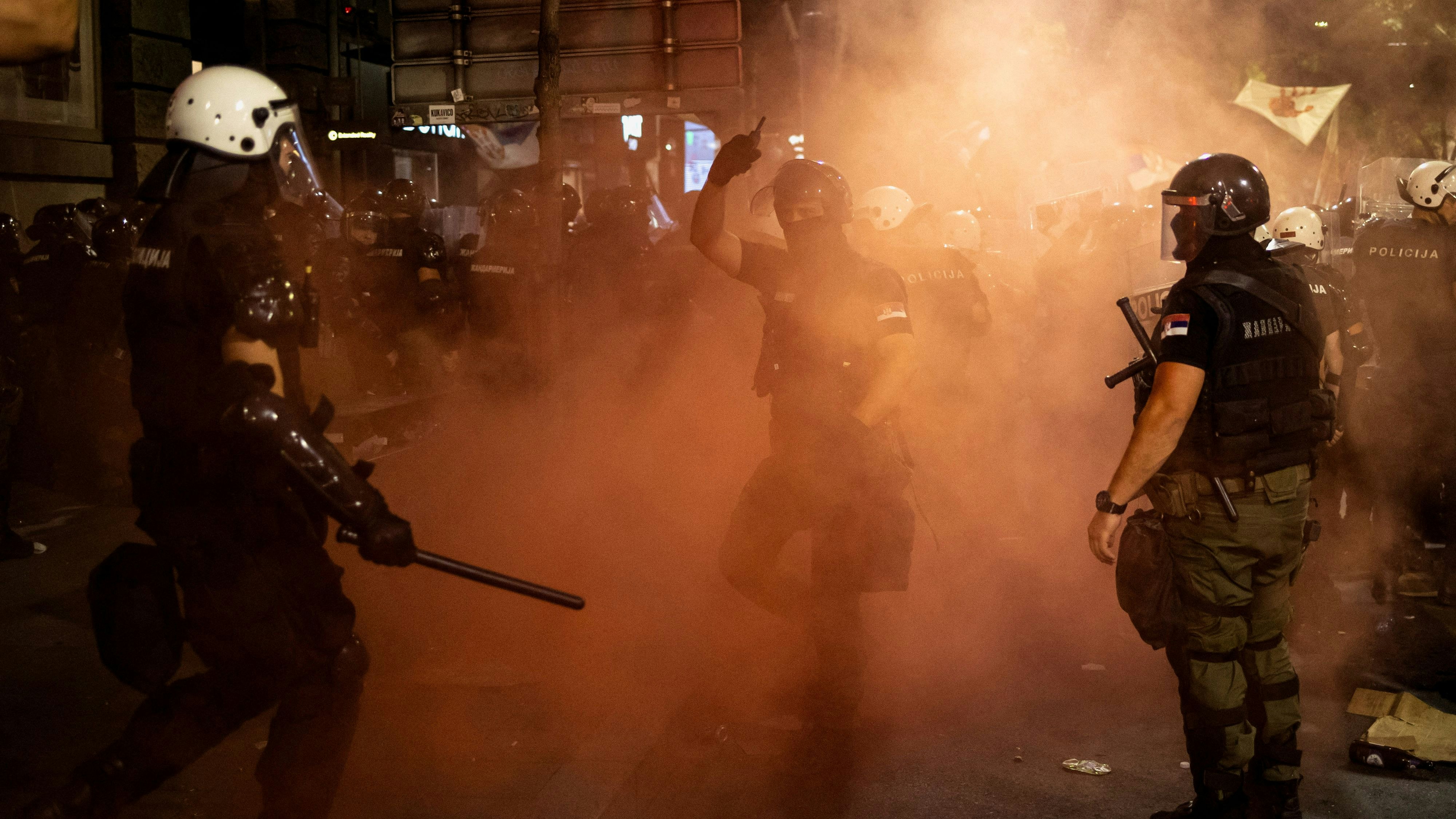Heute.at - Zehntausende demonstrieren in Belgrad für Neuwahlen
