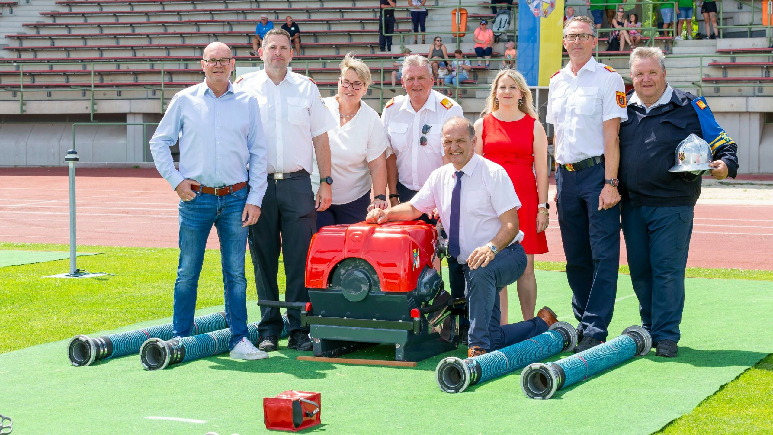 Ehrengäste v.l.: VBgm. Christian Habison, BR Roland Pachter, Bgm. Karin Baier, LBD Dietmar Fahrafellner, LAbg. Otto Auer, NR Siliva Kumpan-Takacs, LBDSTV Martin Boyer, Bewerbsleiter LFR Anton Weiss